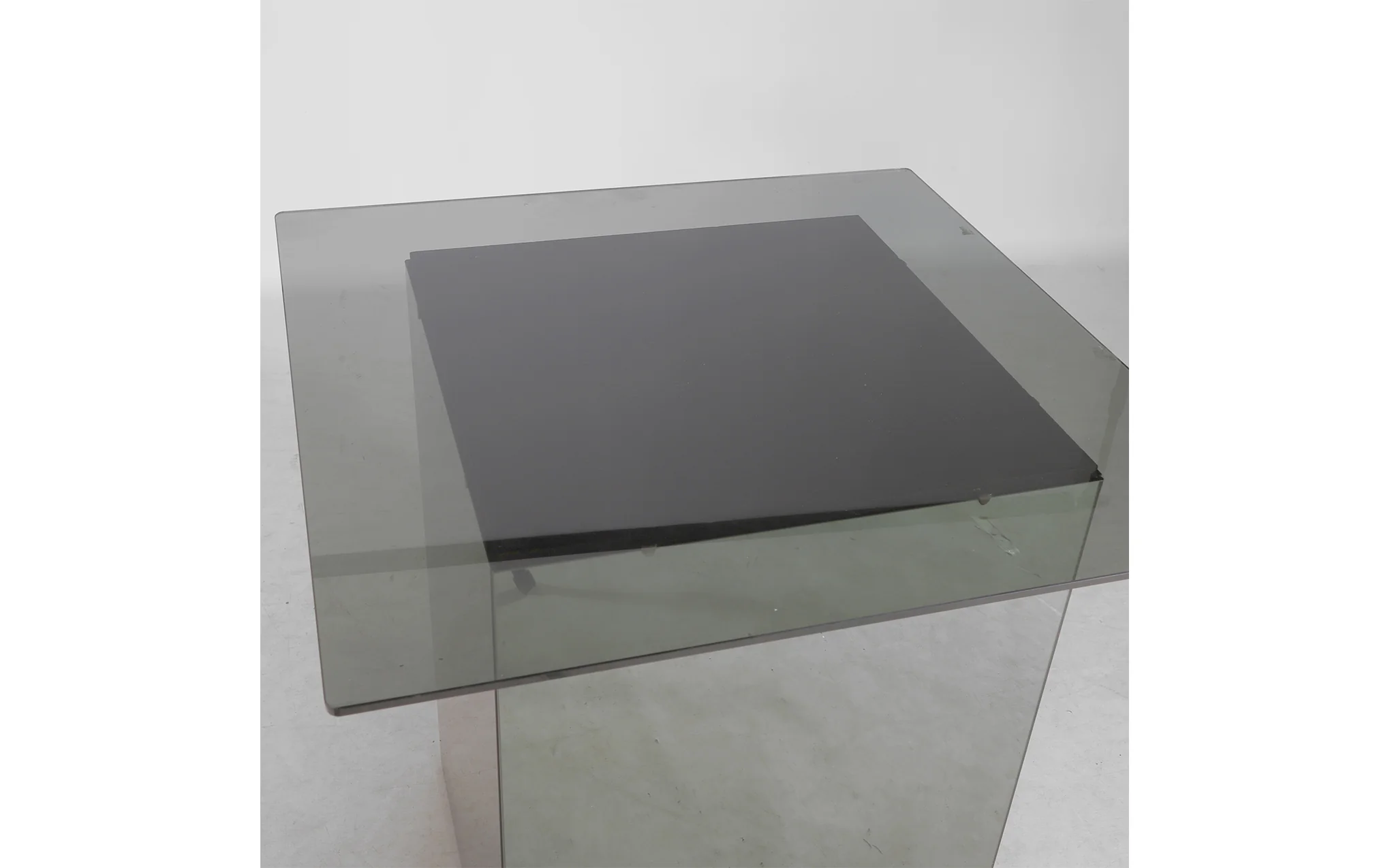Acerbis Mirrored glass table by Vigo Nanda - Image 2
