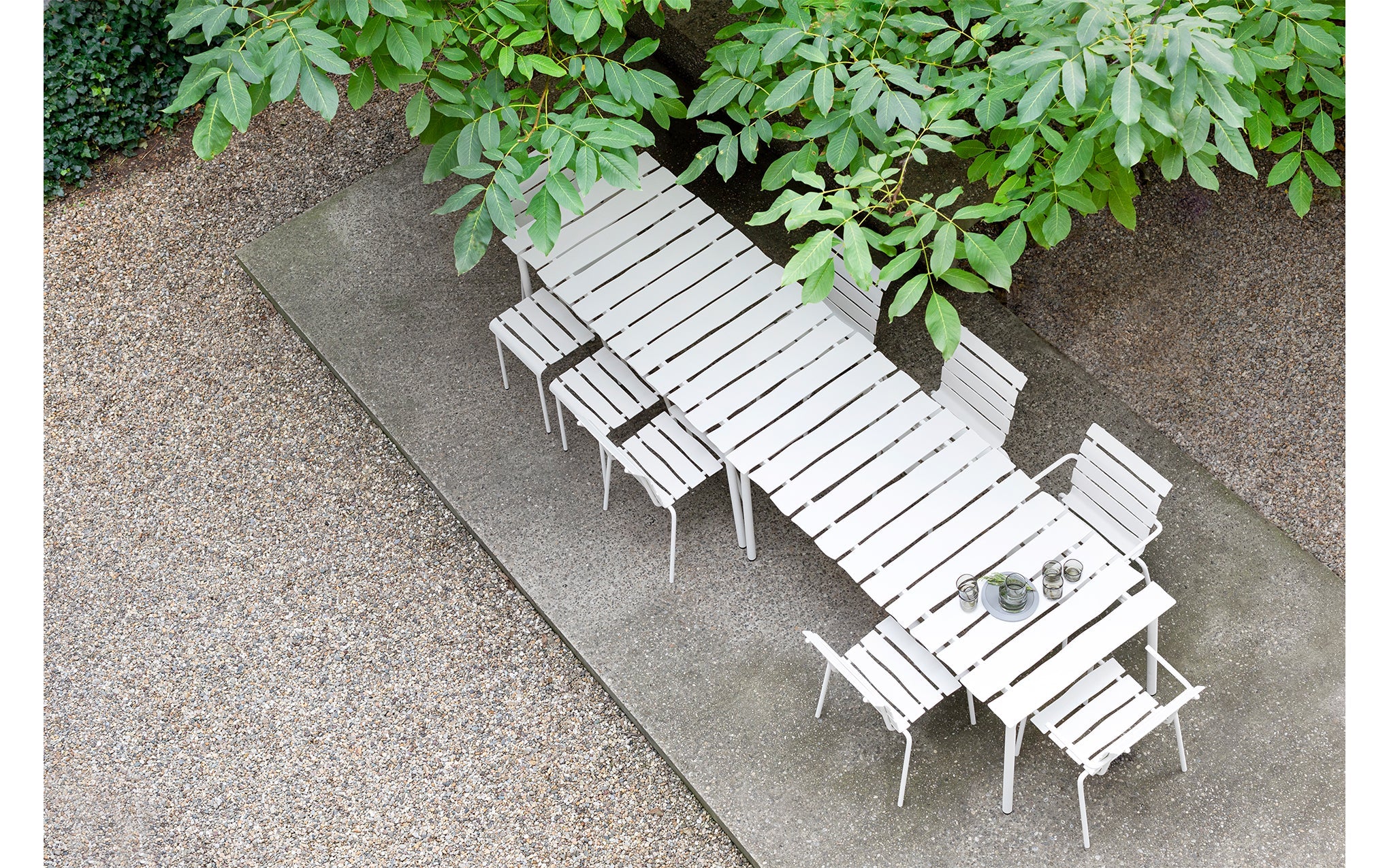 Aligned dining table - large - Image 9