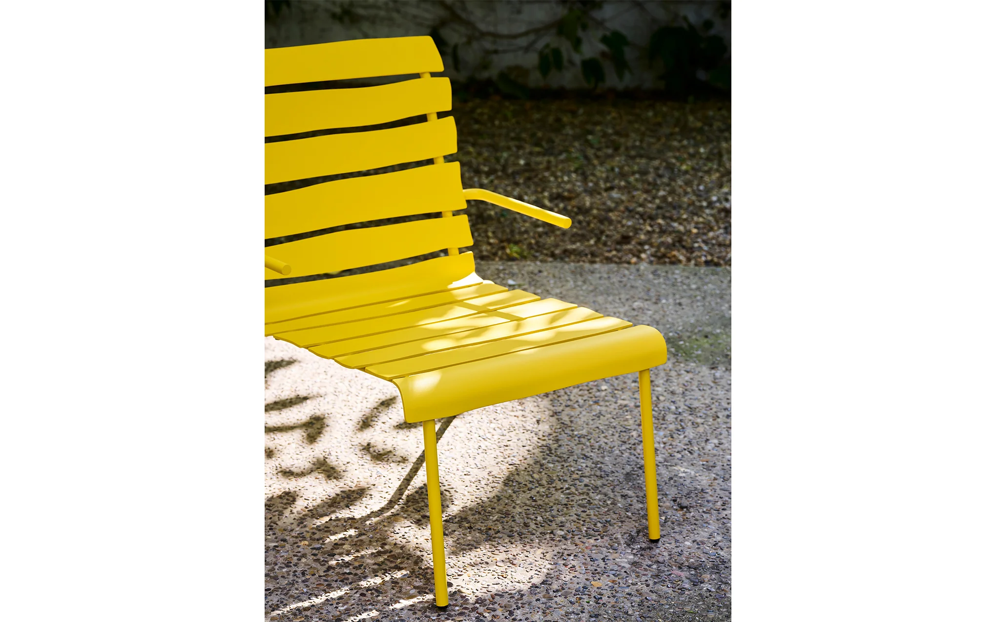 Aligned lounge chair - Image 2