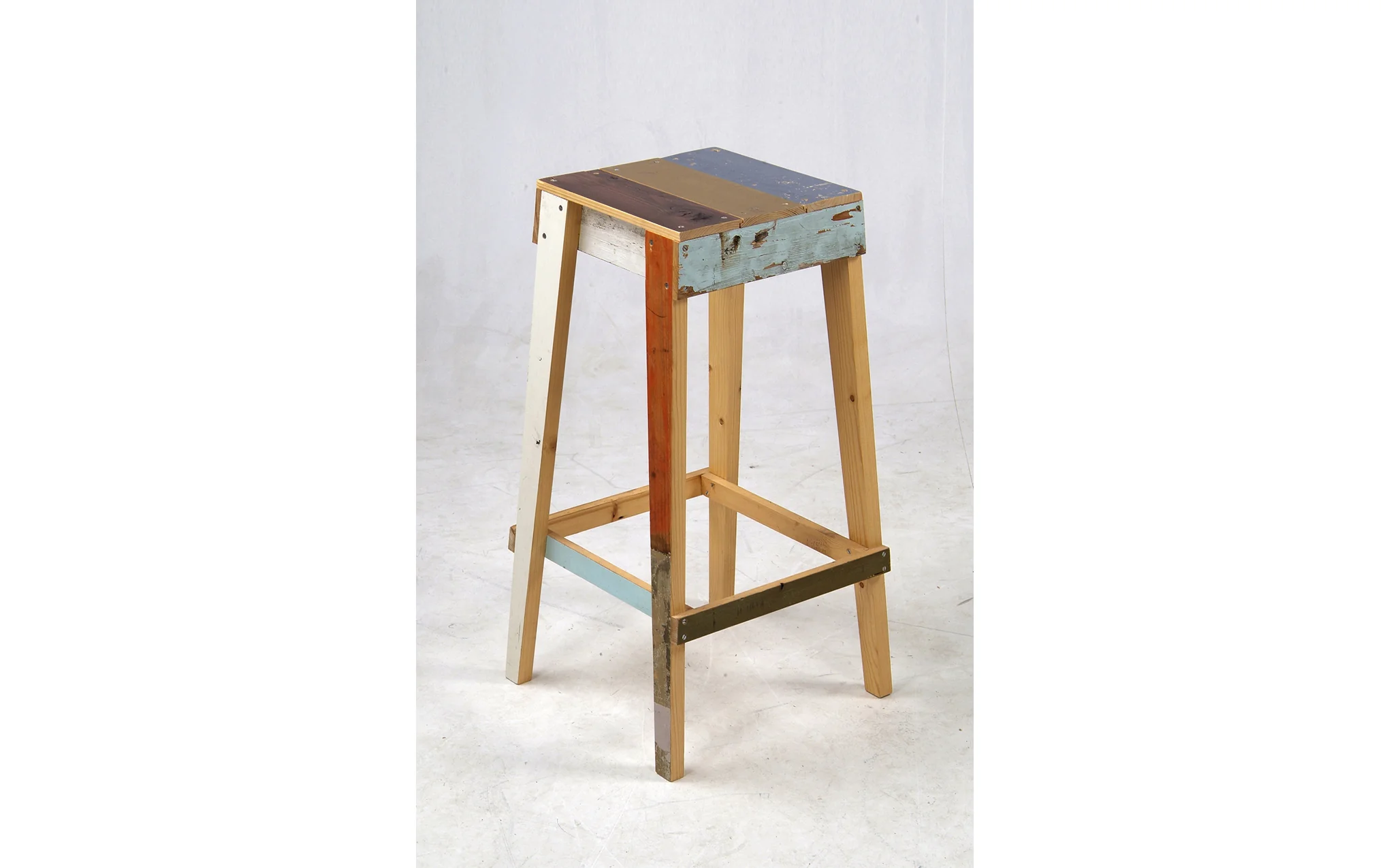 Bar stool in scrapwood - Image 2