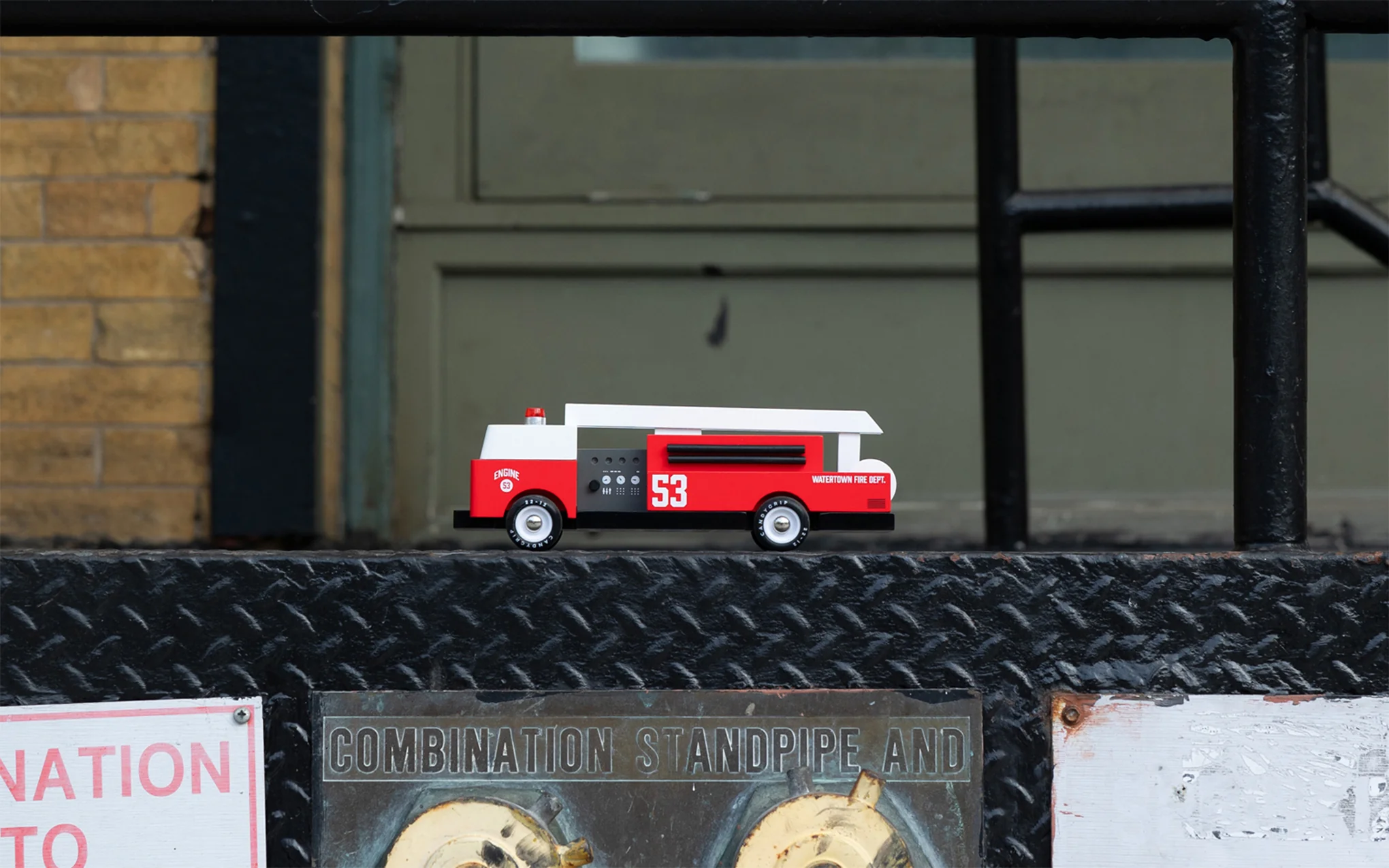Big Red Fire Engine - Image 4