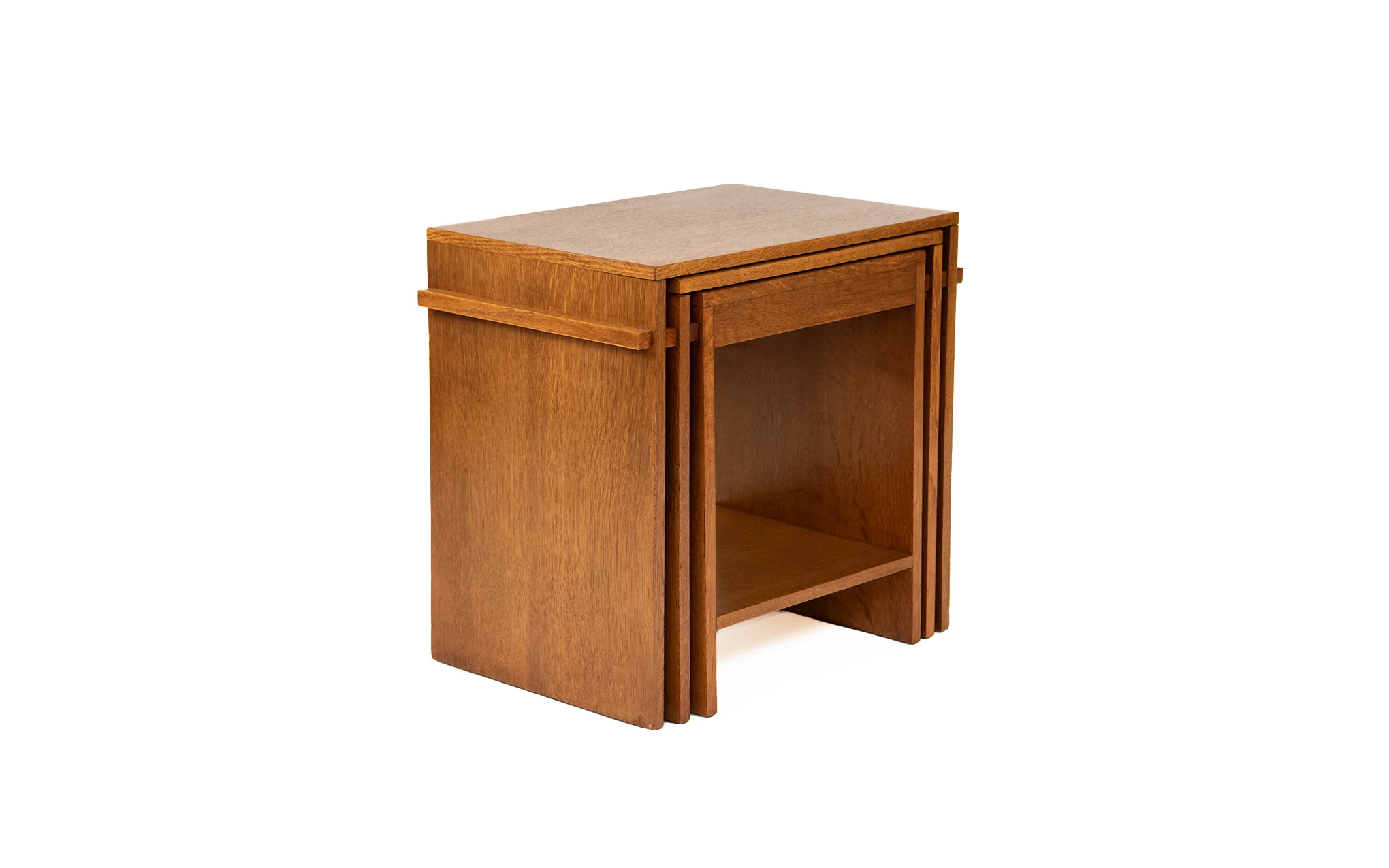 Bowman Brothers nest of 3 oak tables - Image 2