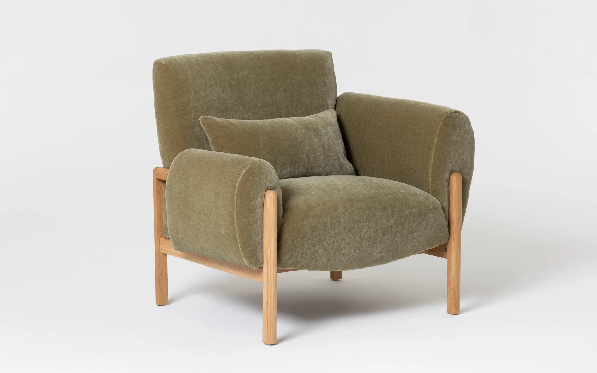 Bruno armchair - right arm high