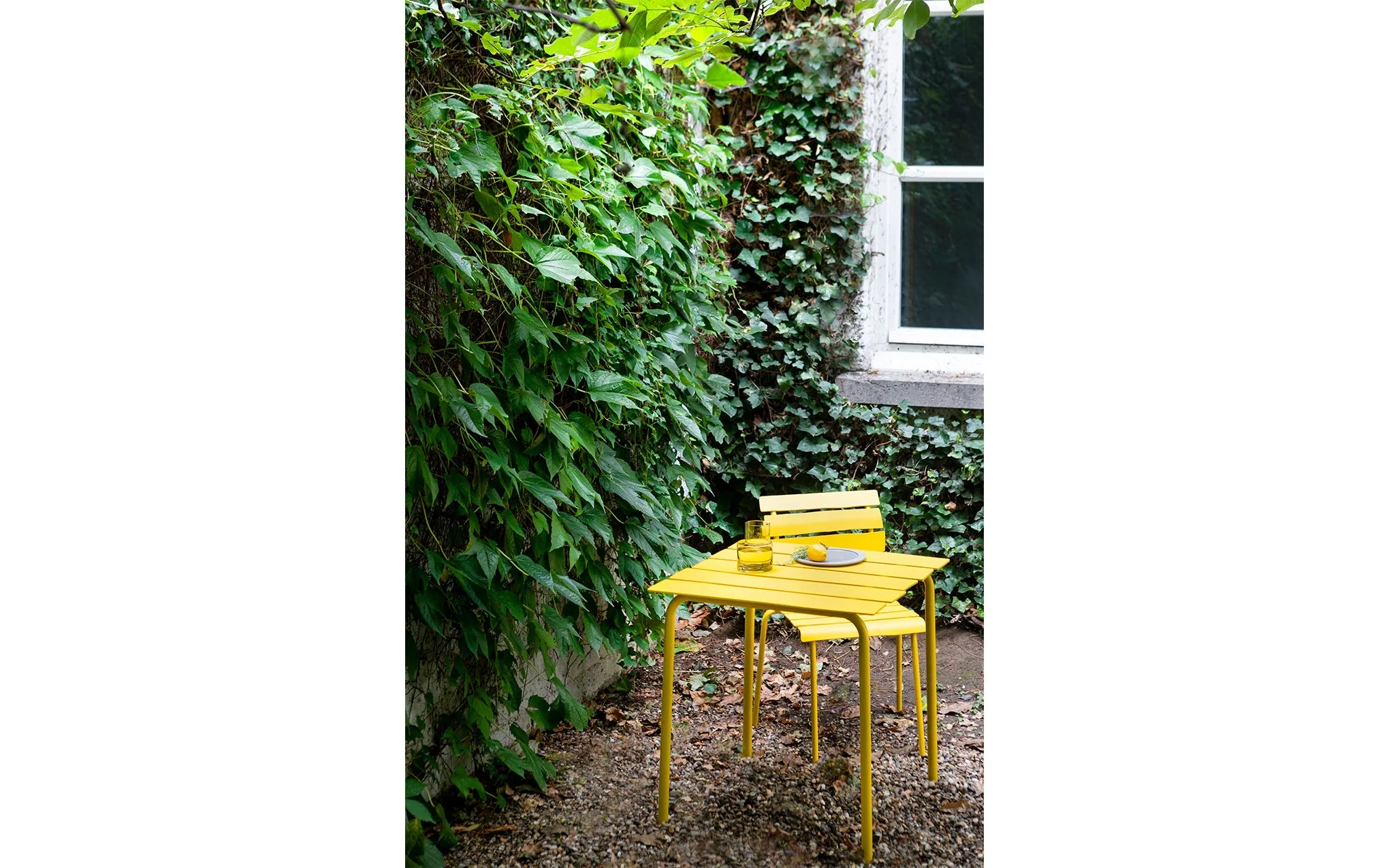Aligned dining table - small - Image 5