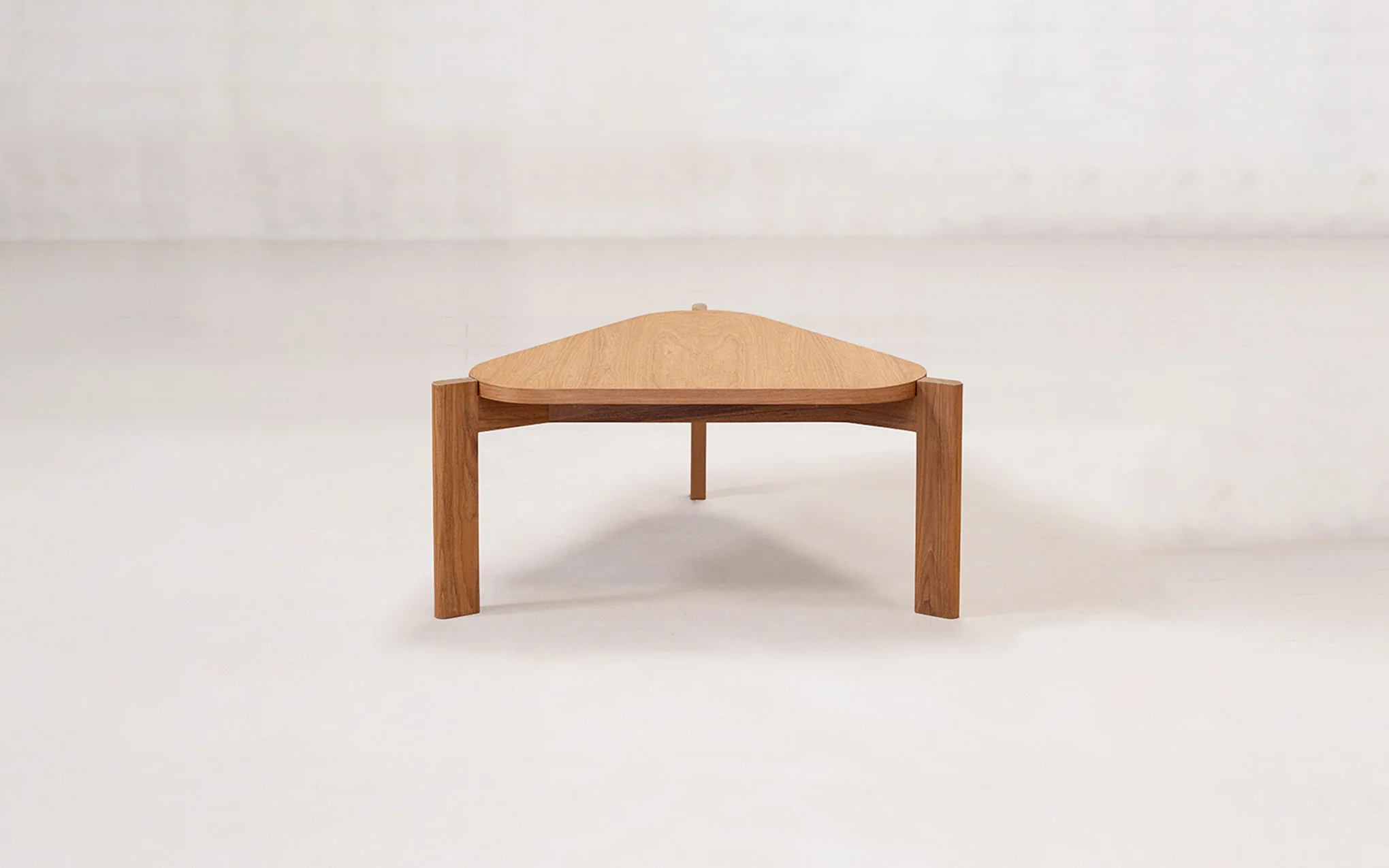 Three legged coffee table - Image 2