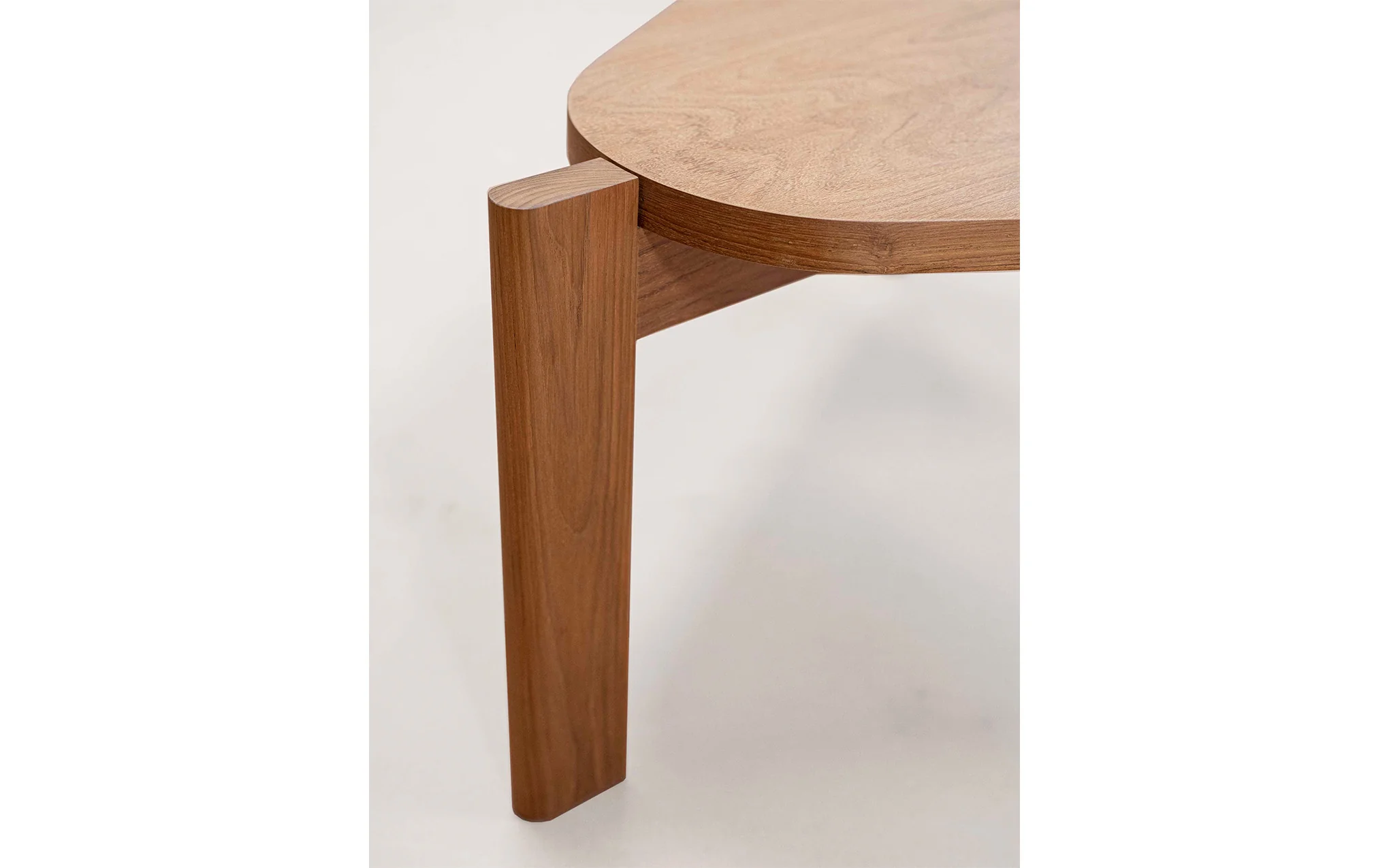 Three legged coffee table - Image 4