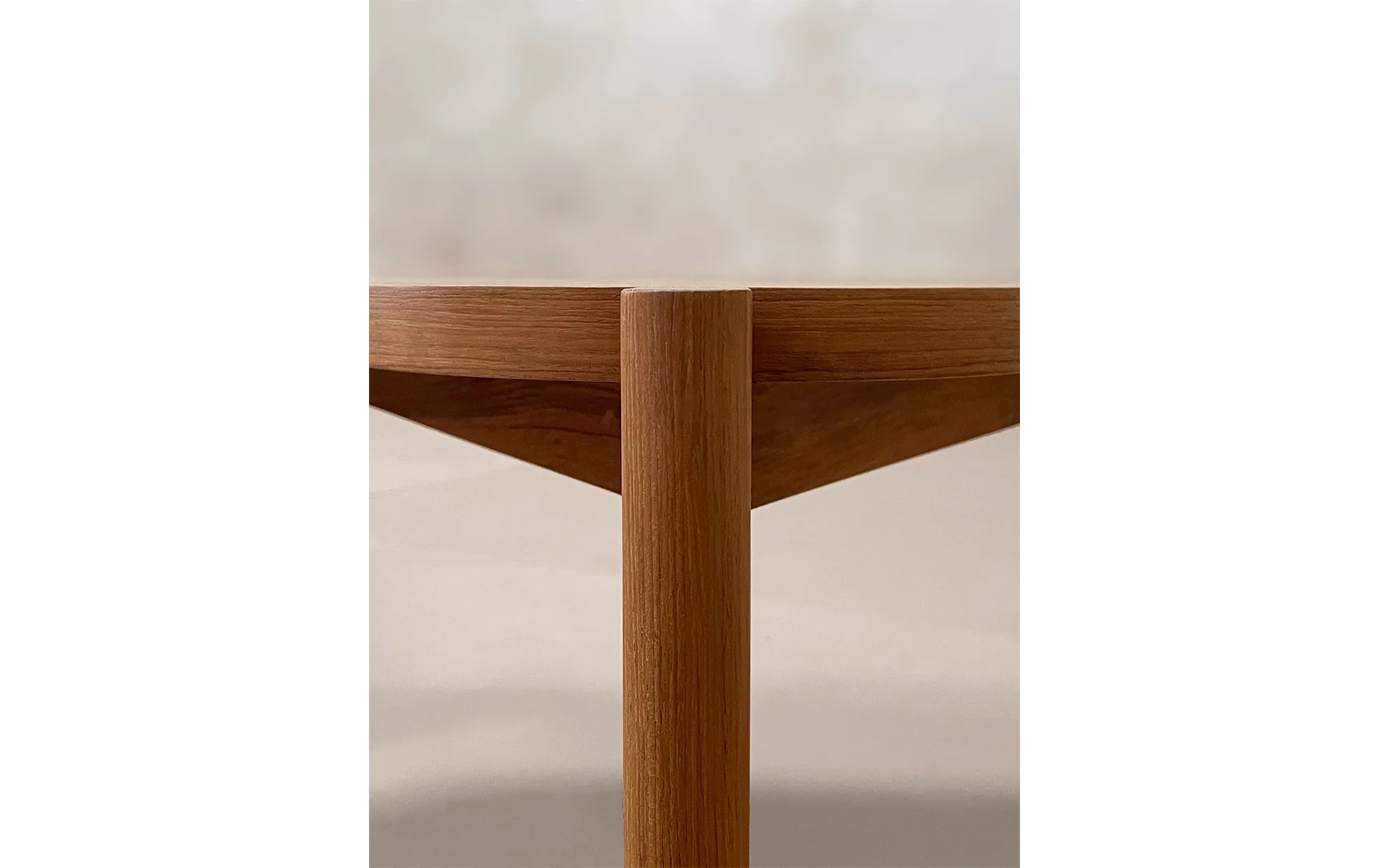 Three legged coffee table - Image 5