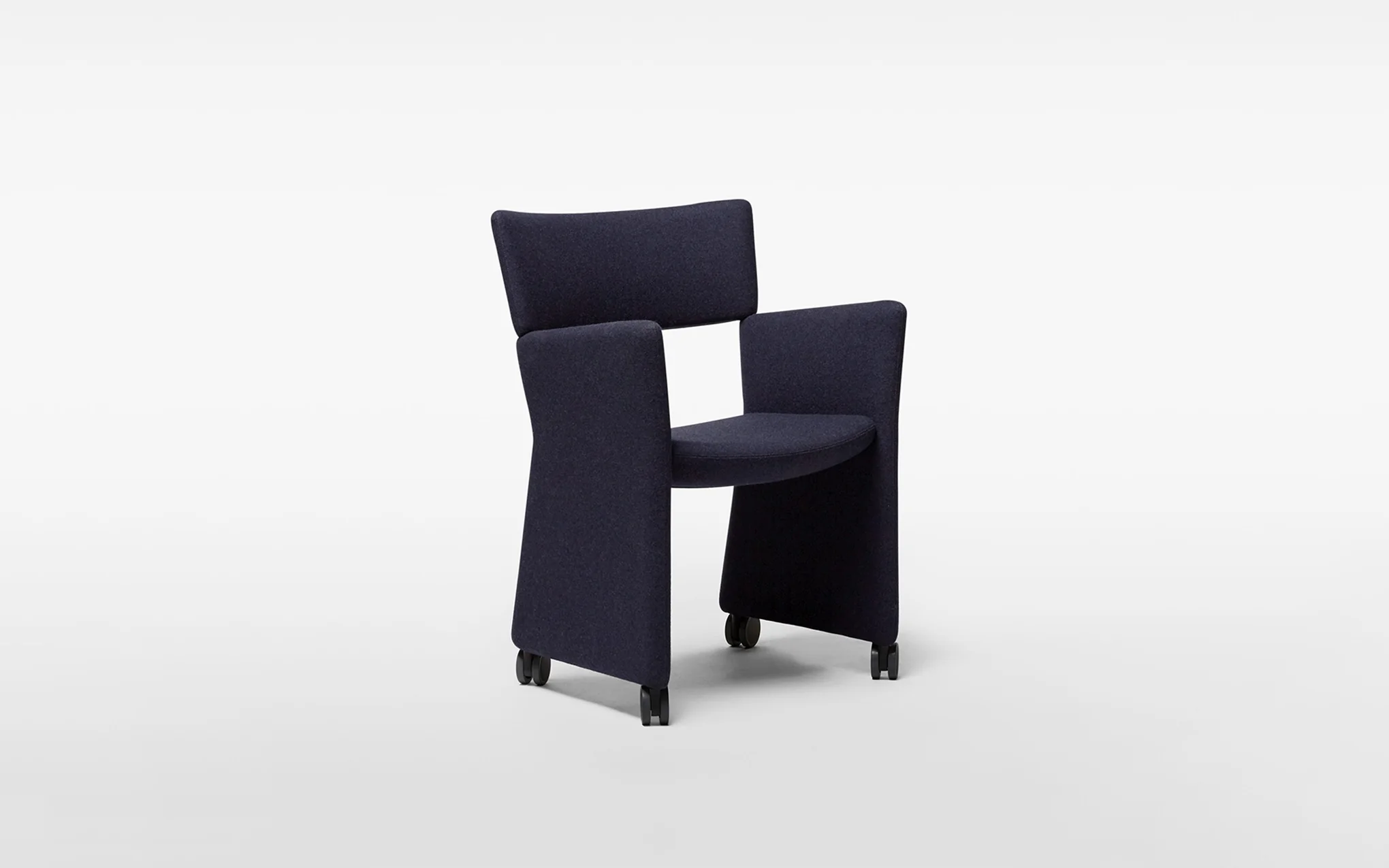 Crown armchair with castors