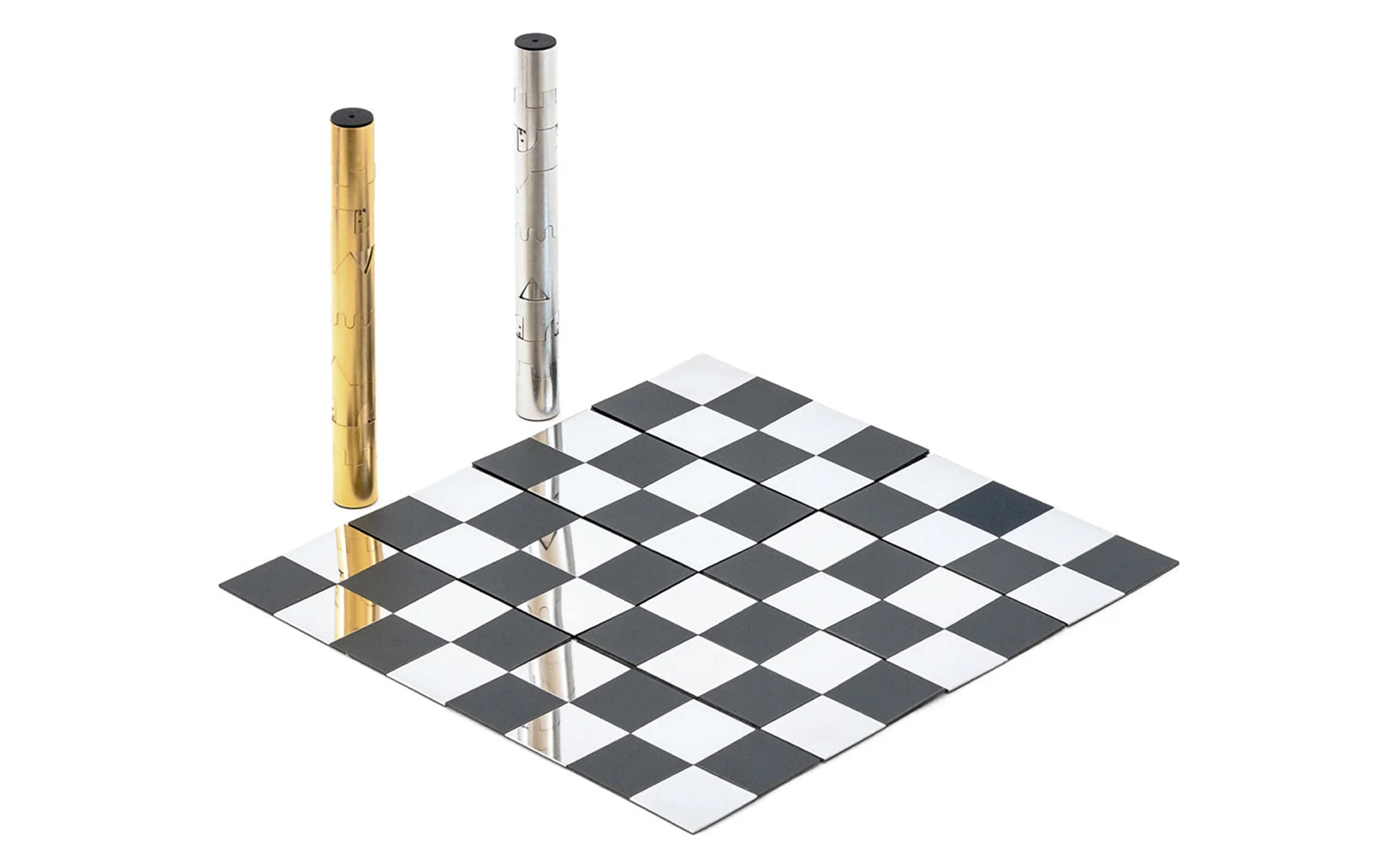Cy Endfield travel chess set - Image 2
