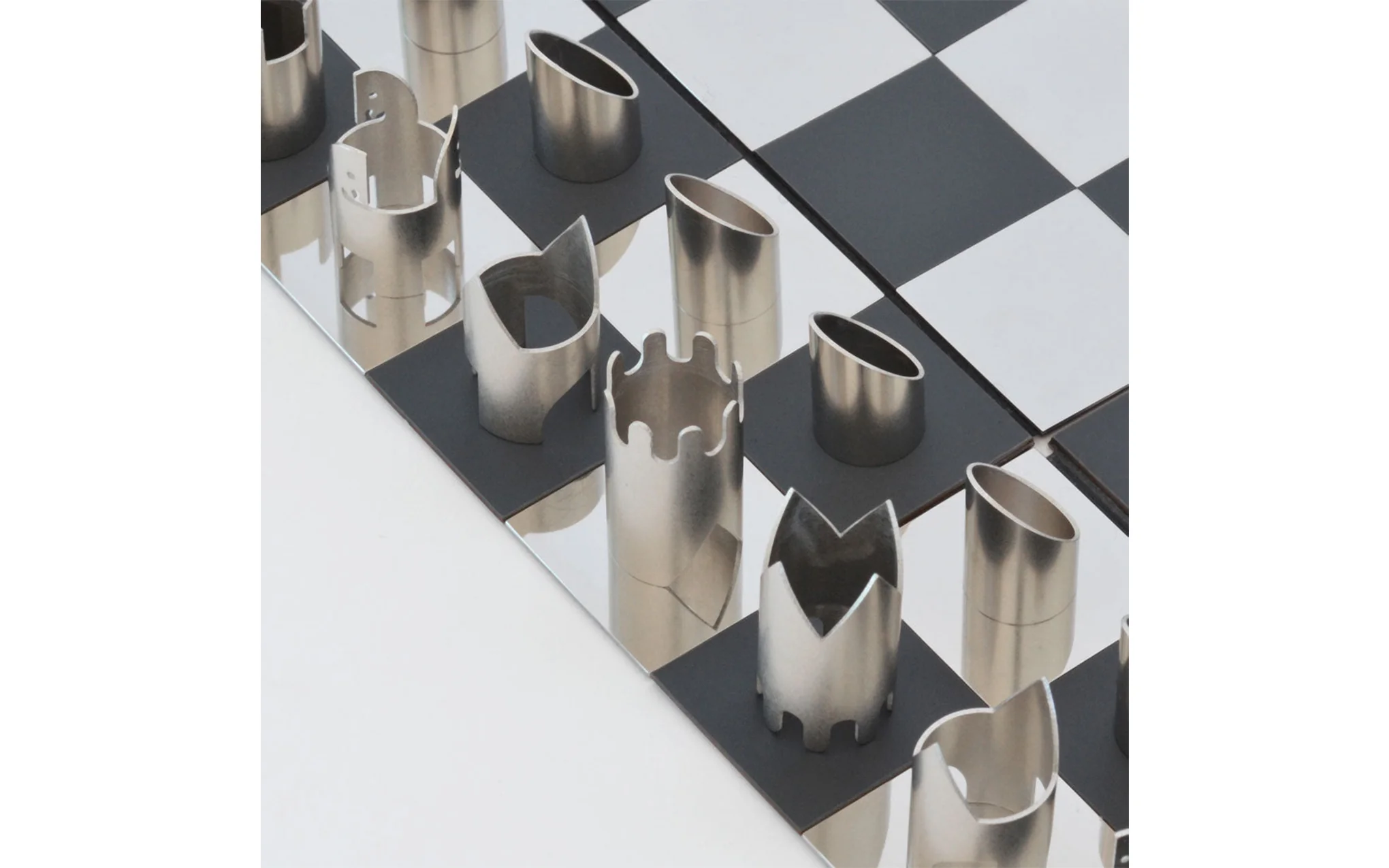 Cy Endfield travel chess set - Image 4