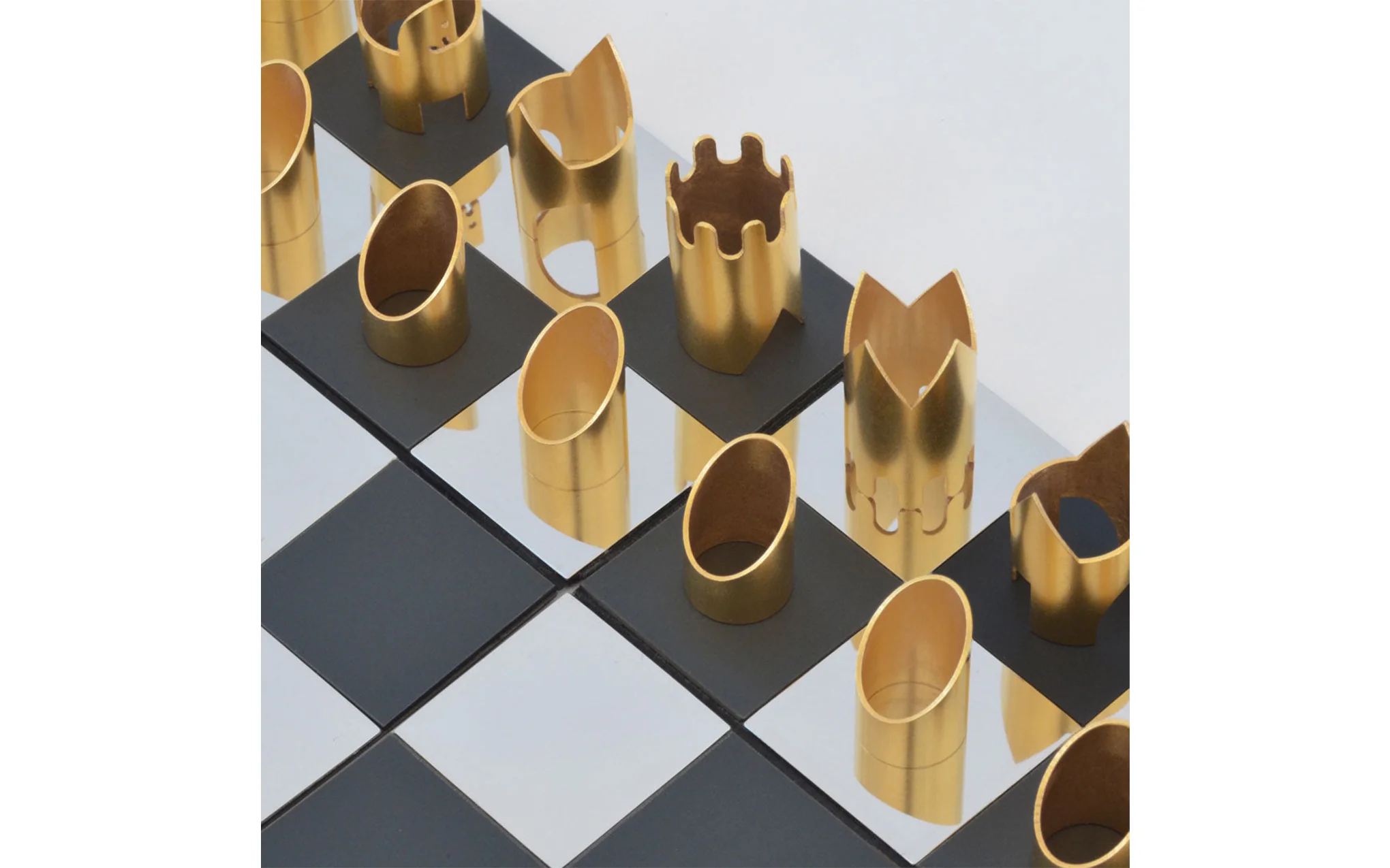 Cy Endfield travel chess set - Image 5