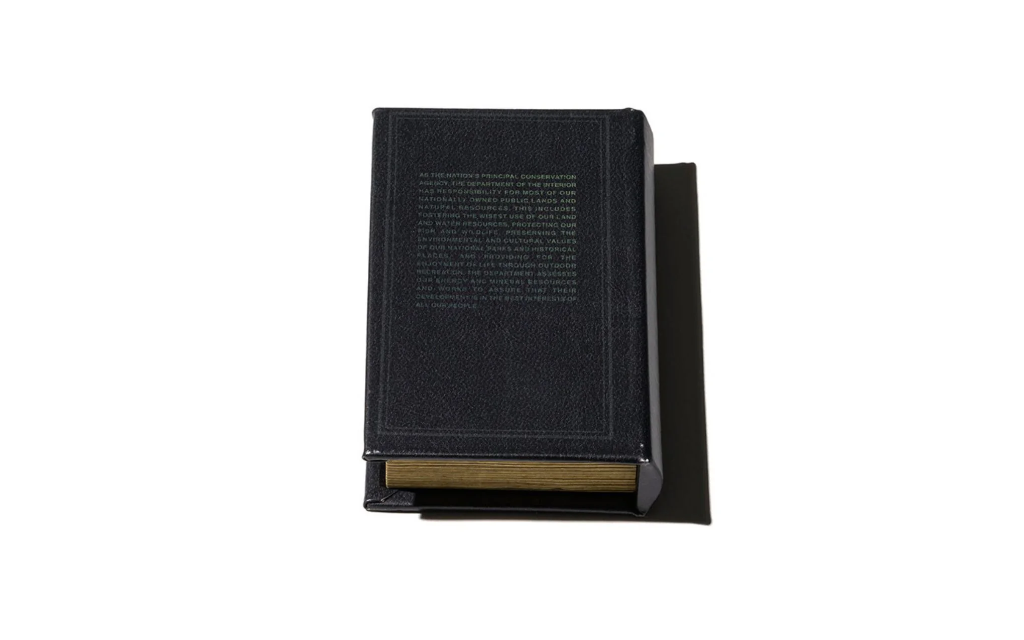 Empty book in black - Concrete Manual - Image 3