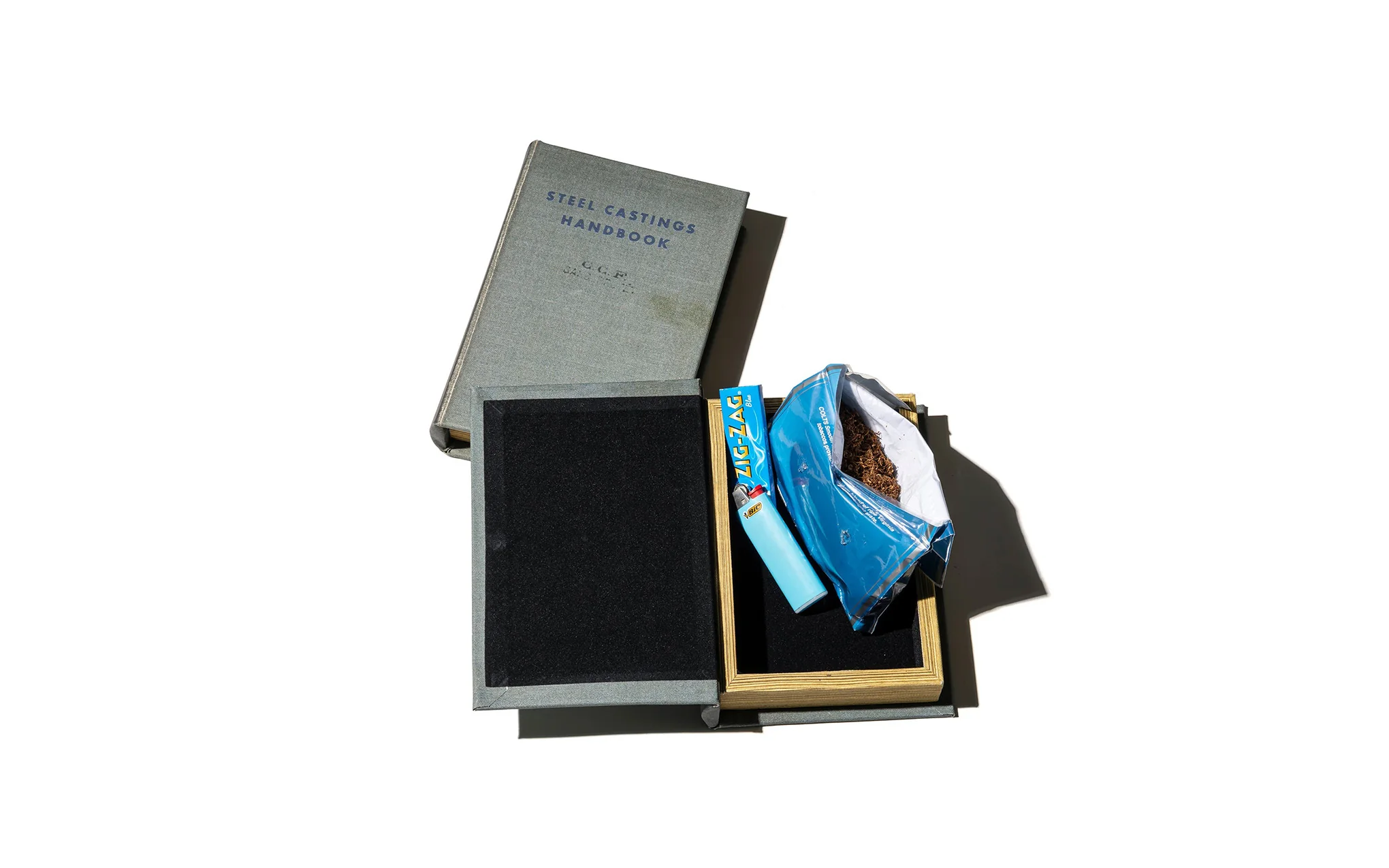 Empty book in grey - Concrete Manual - Image 6