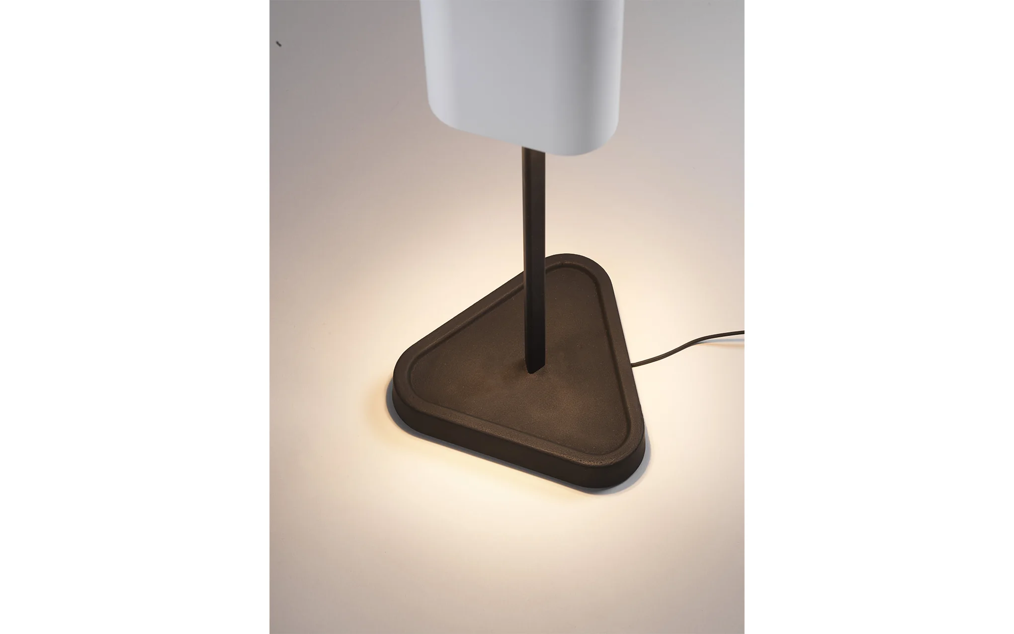 Ex-Display Emi table light - dark blue - Image 12