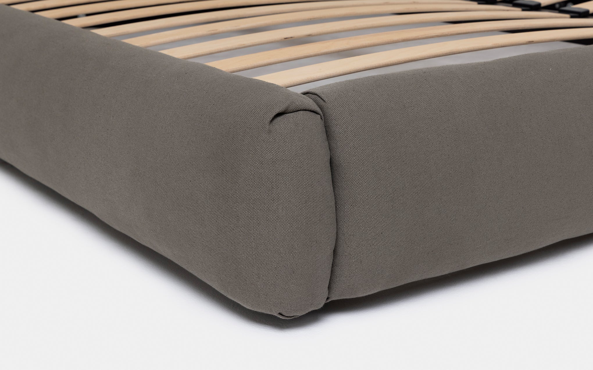 Puffer bed - UK king size - Image 9