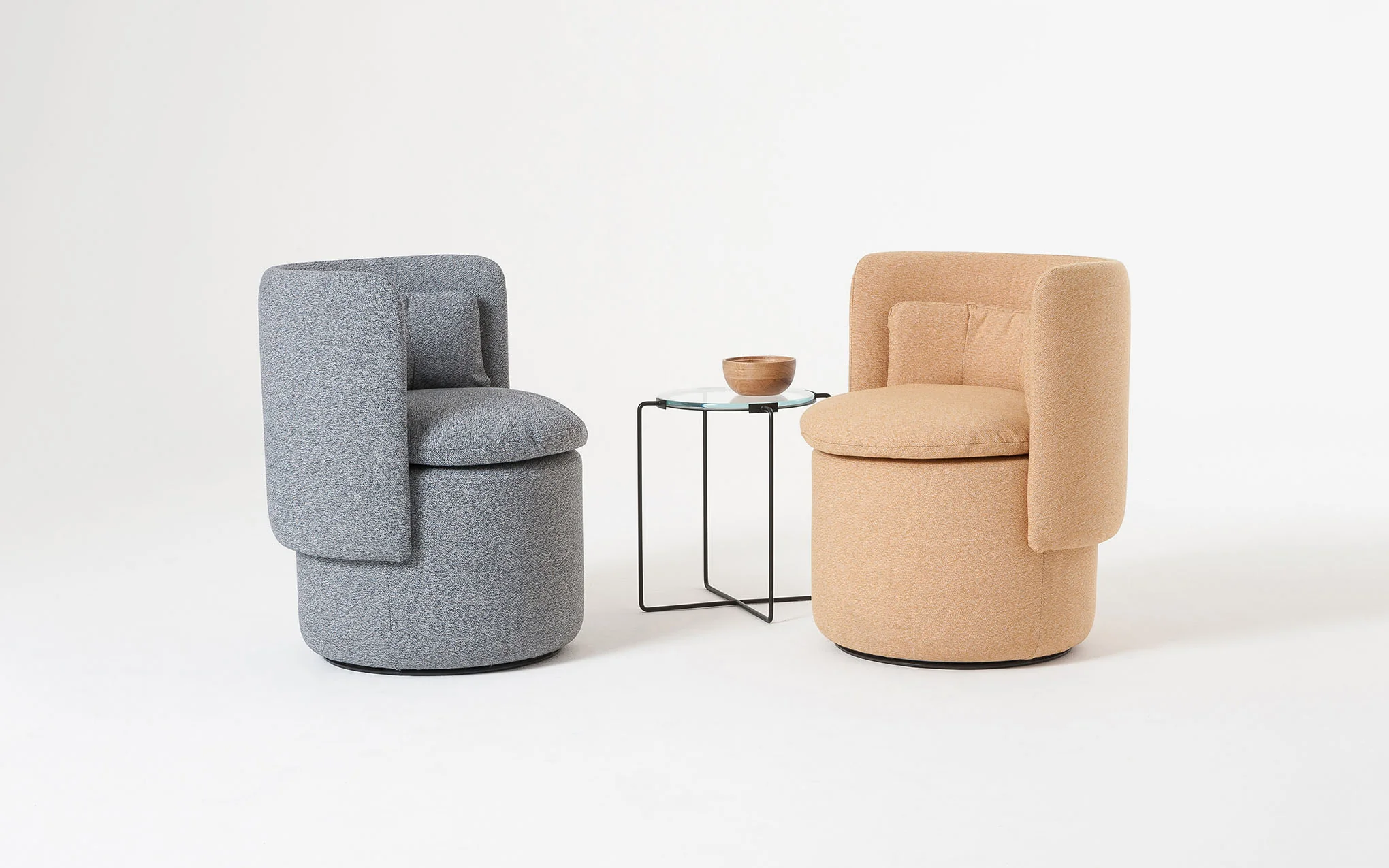 Group cocktail chair with fixed base - Image 13