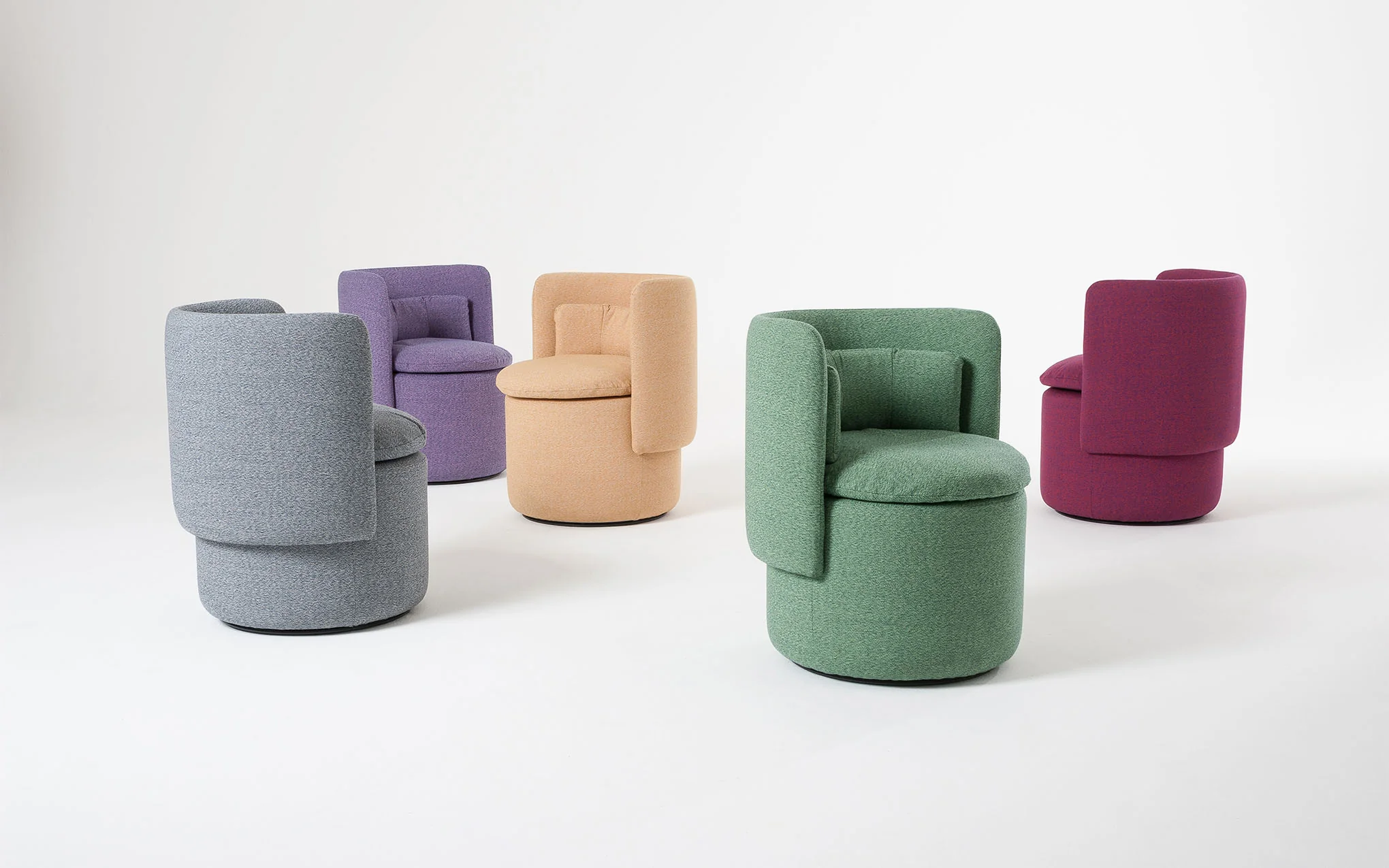 Group cocktail chair with swivel base - Image 9