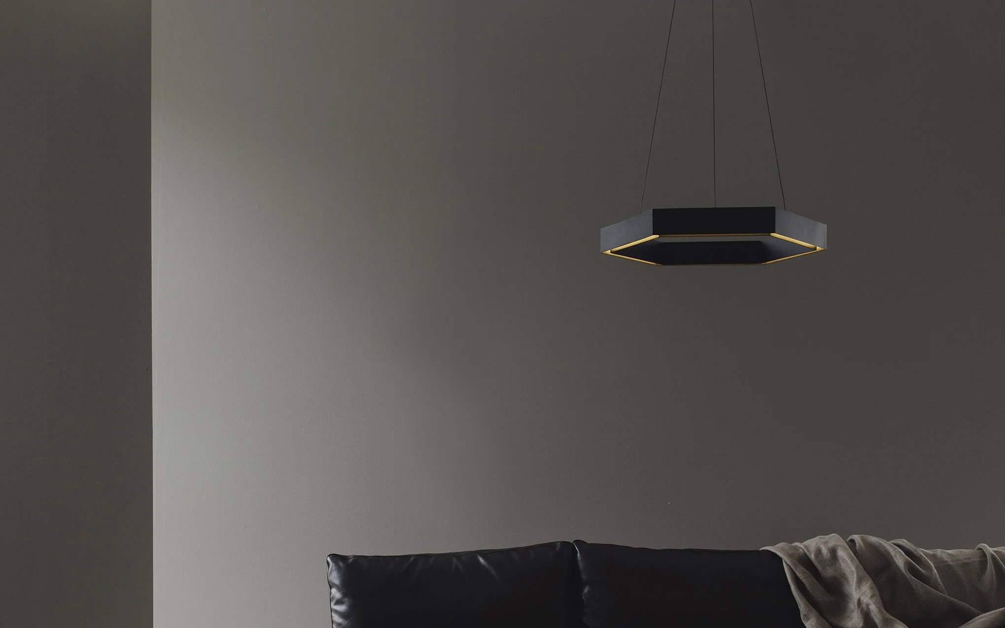 Hexagon pendant 750 - Image 2