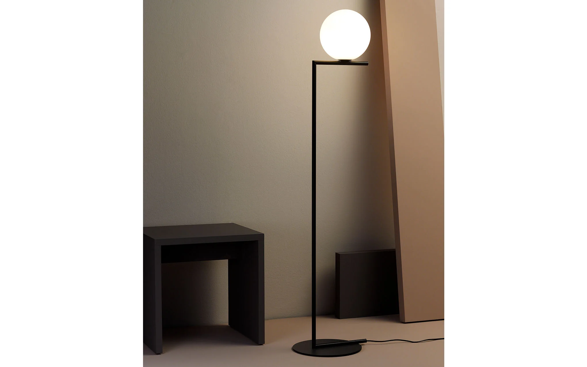 IC floor light - Image 9