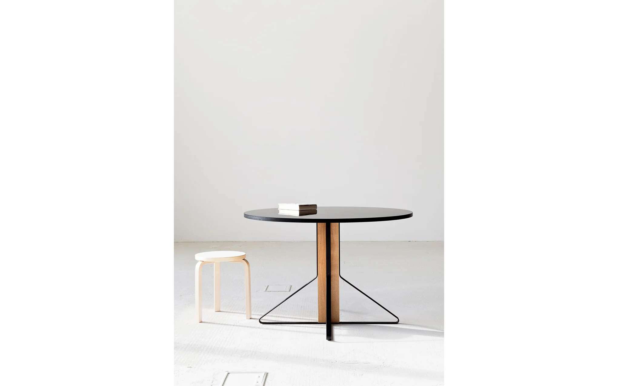 Kaari table - round - Image 7