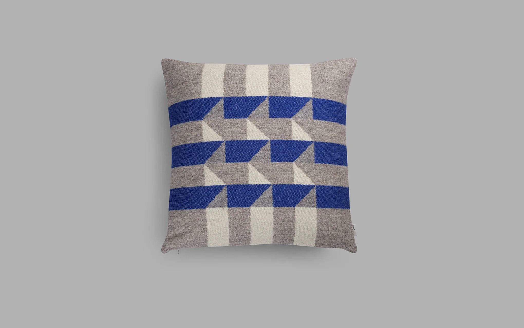 Kvam cushion - blue - Image 4