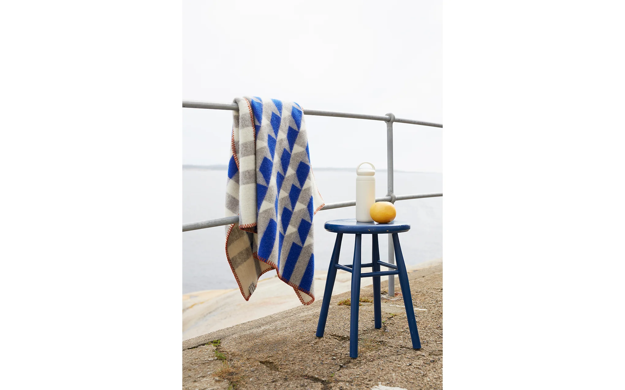 Kvam throw - blue - Image 10