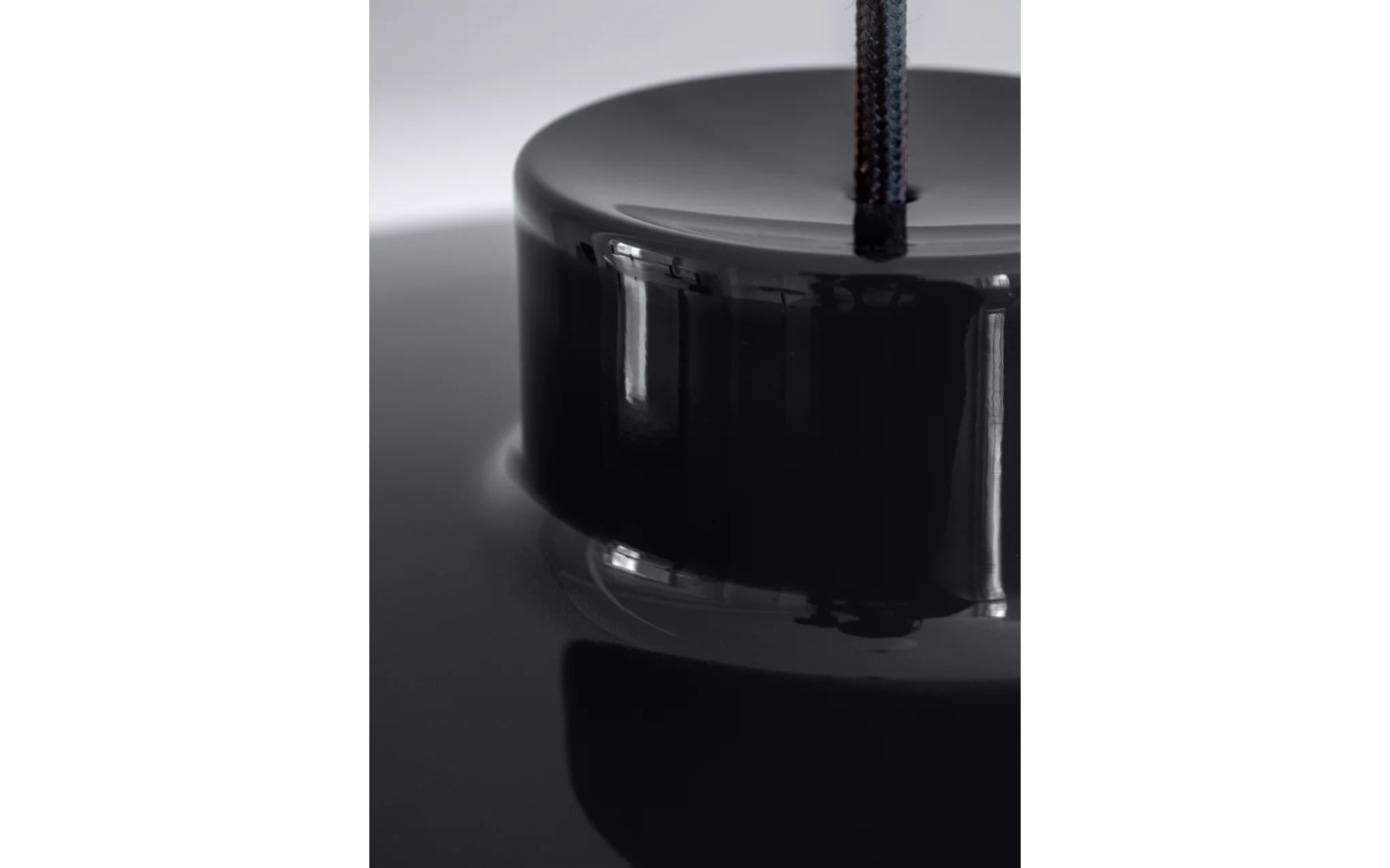 Lacquer pendant - Image 14