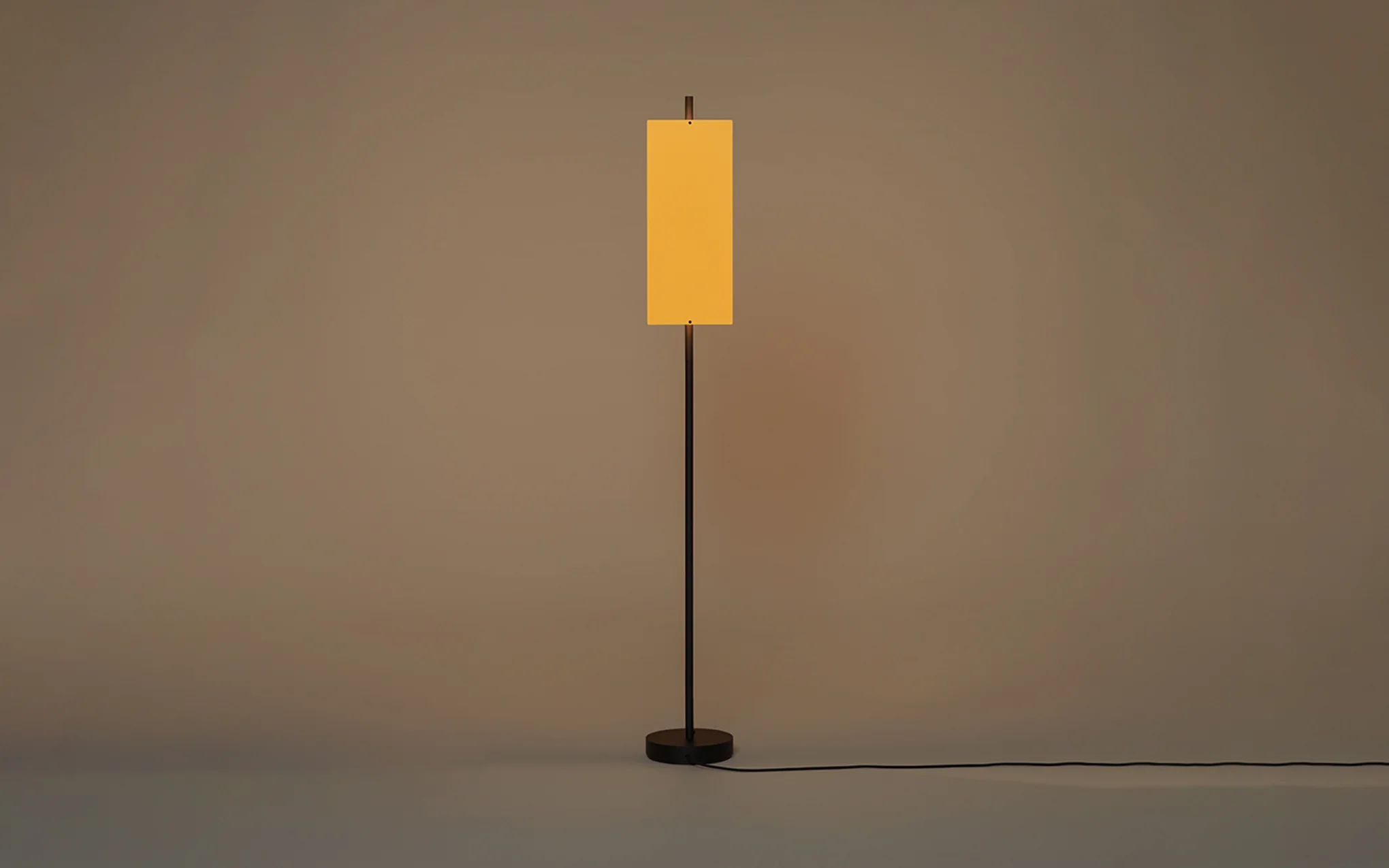 Lámina Dorada 45 floor light - Image 5