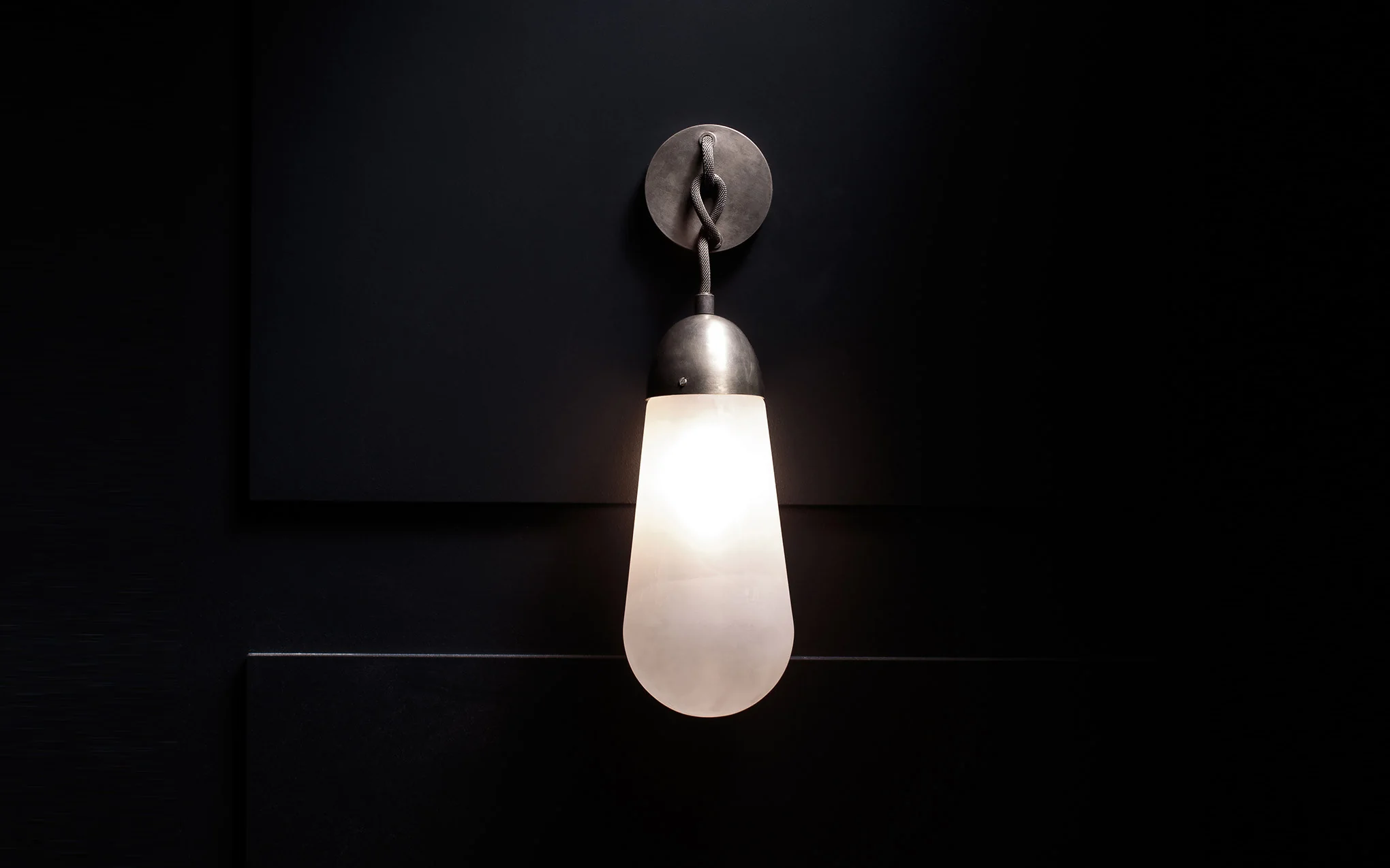 Lariat sconce
