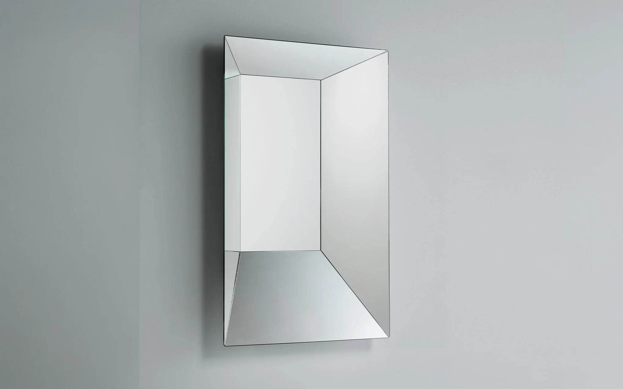 Leon Battista mirror