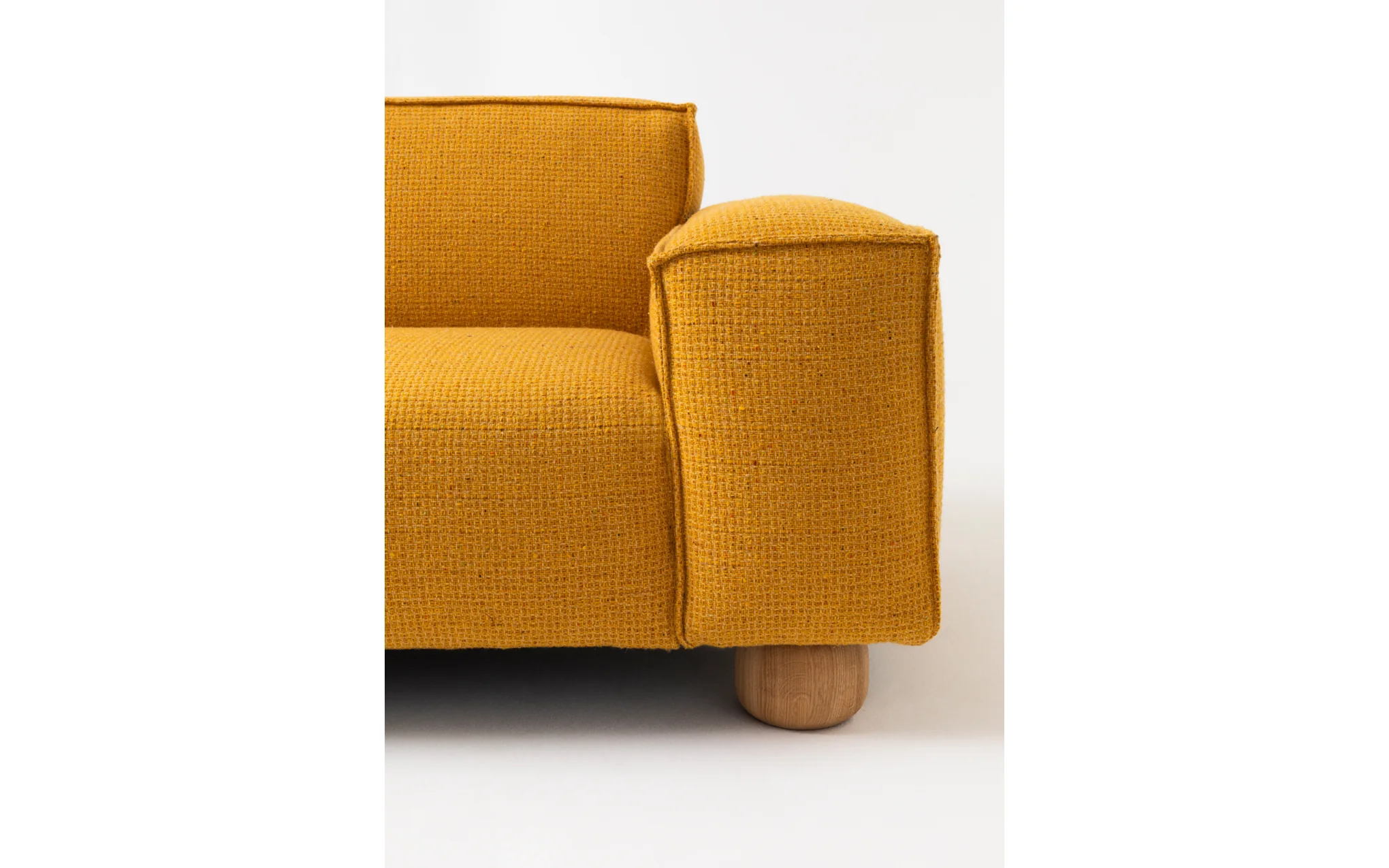 Macduff three seat sofa - Image 9