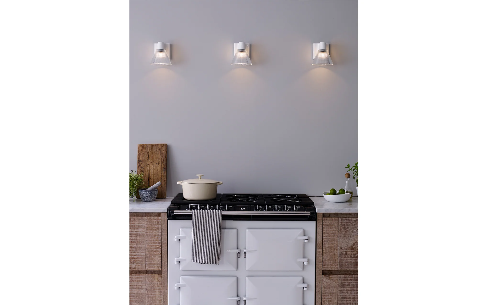 Minster 2 - Prismatic Pitched wall light - Image 4