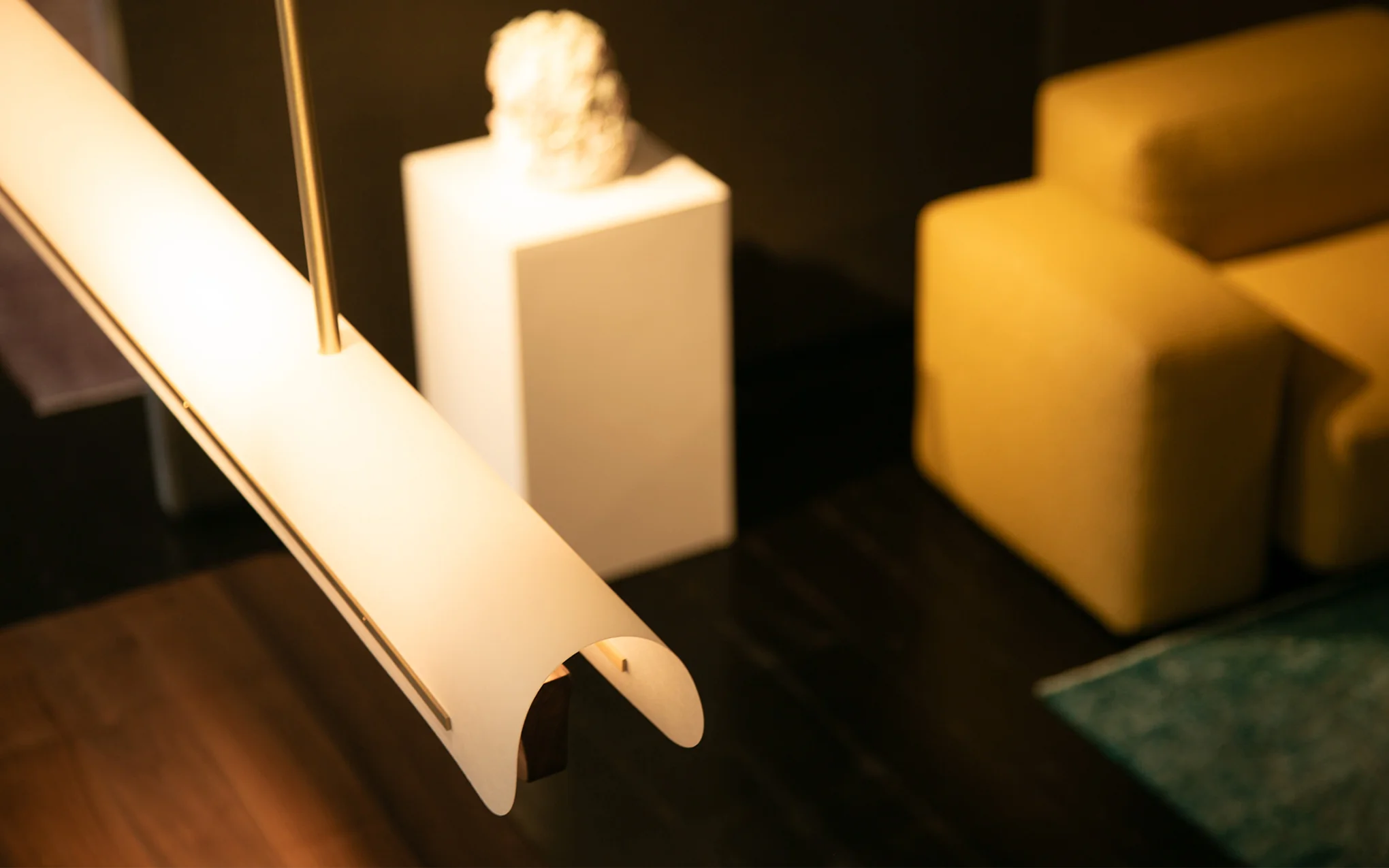 Modernist linear suspension light - Image 4