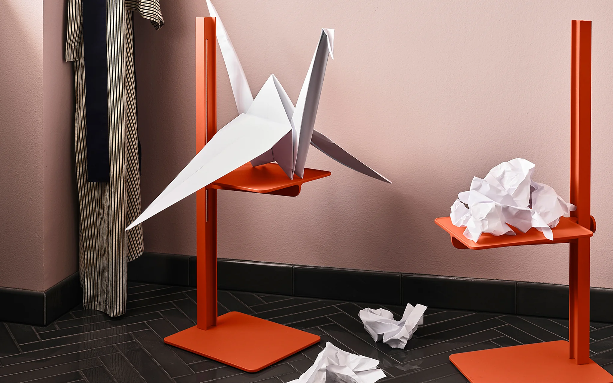 Museum sidetable - Image 7