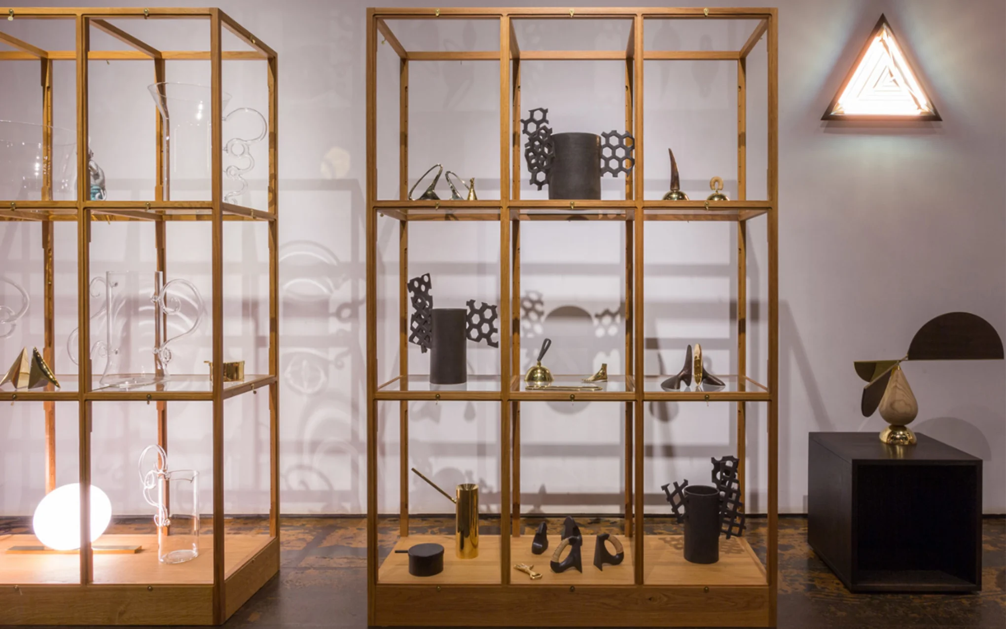 Oak display cabinet - Image 6