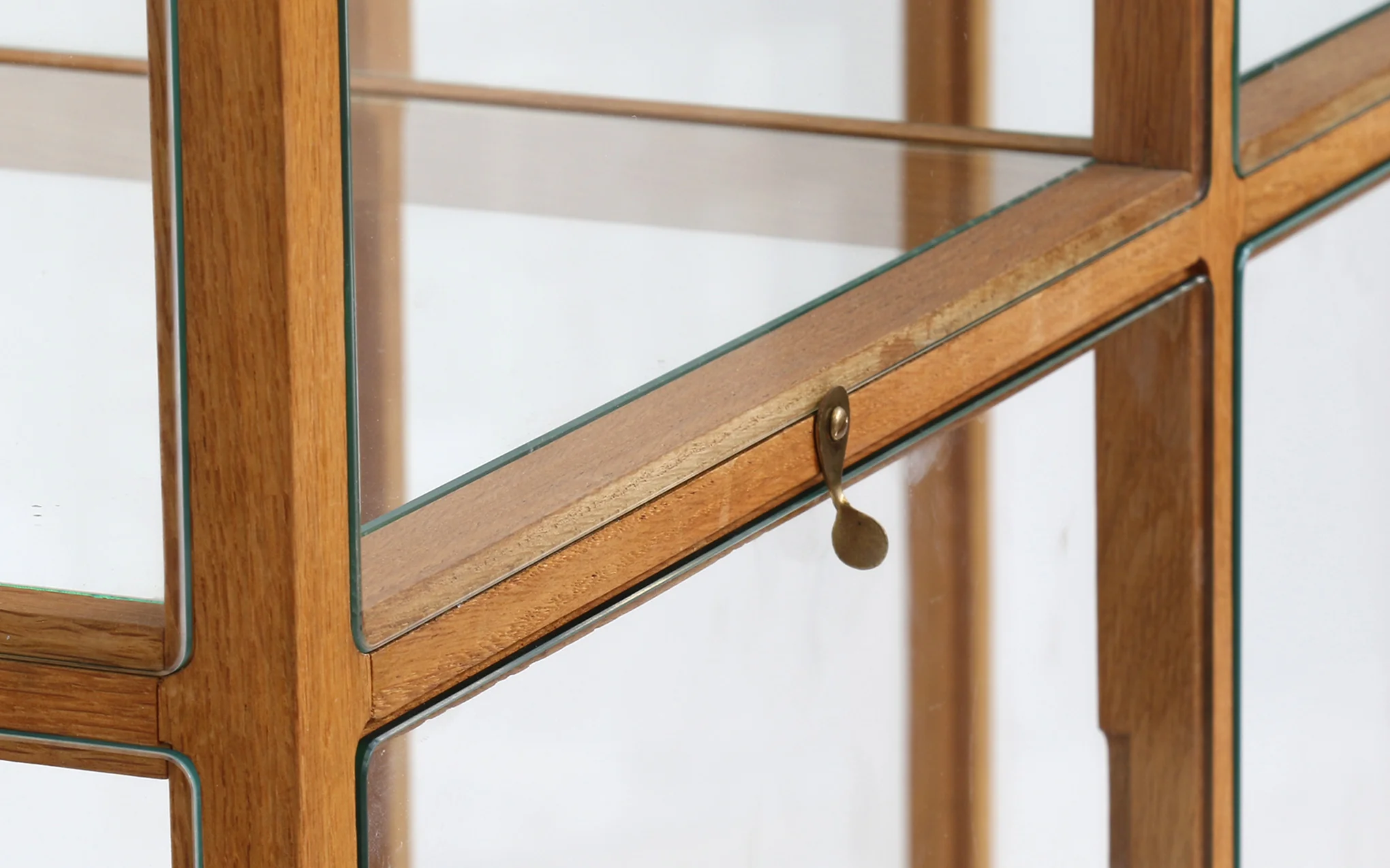 Oak display cabinet - Image 7