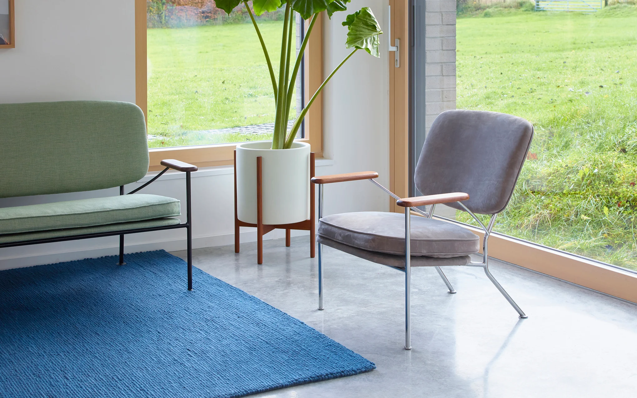 Orlando armchair with walnut arms - Image 3