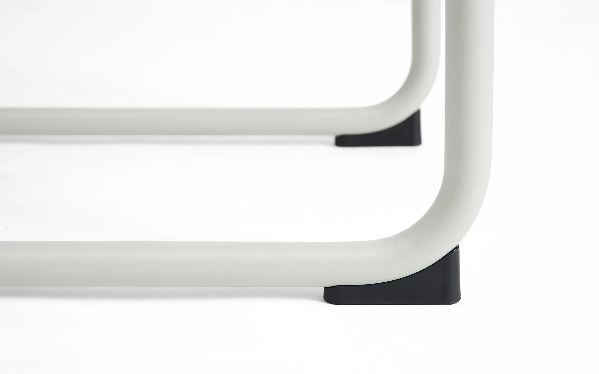 Palissade cantilever chair - Image 3