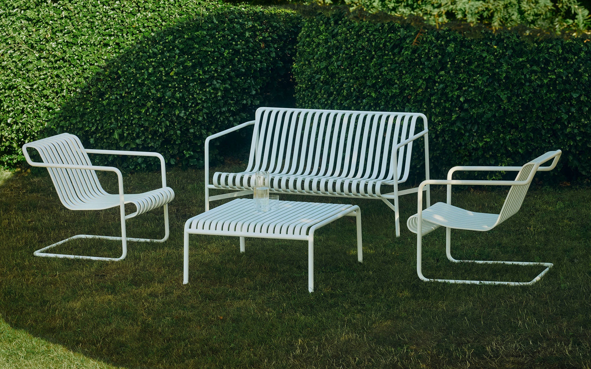 Palissade cantilever lounge chair - Image 10