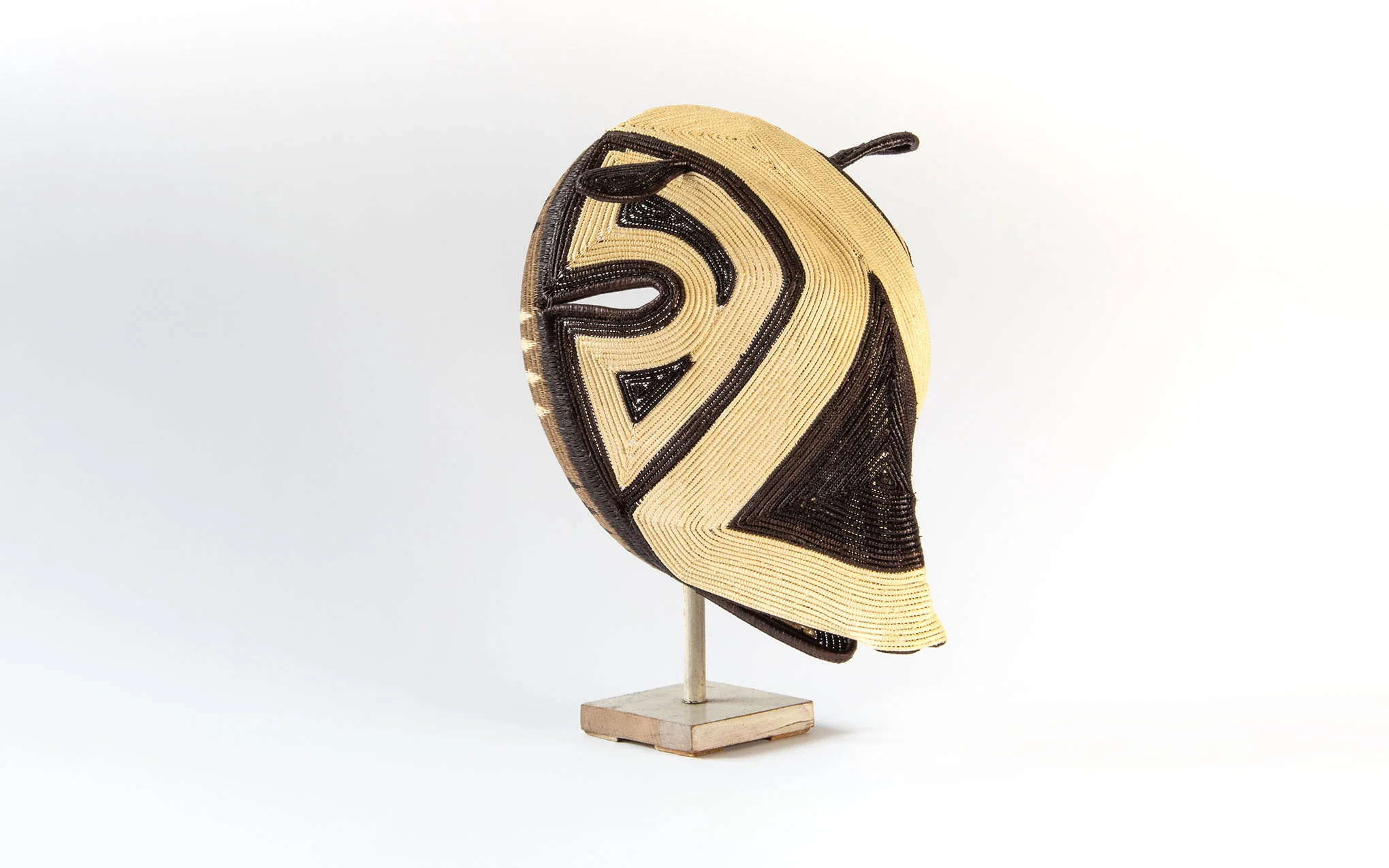 Panamanian ceremonial animal mask - Image 3