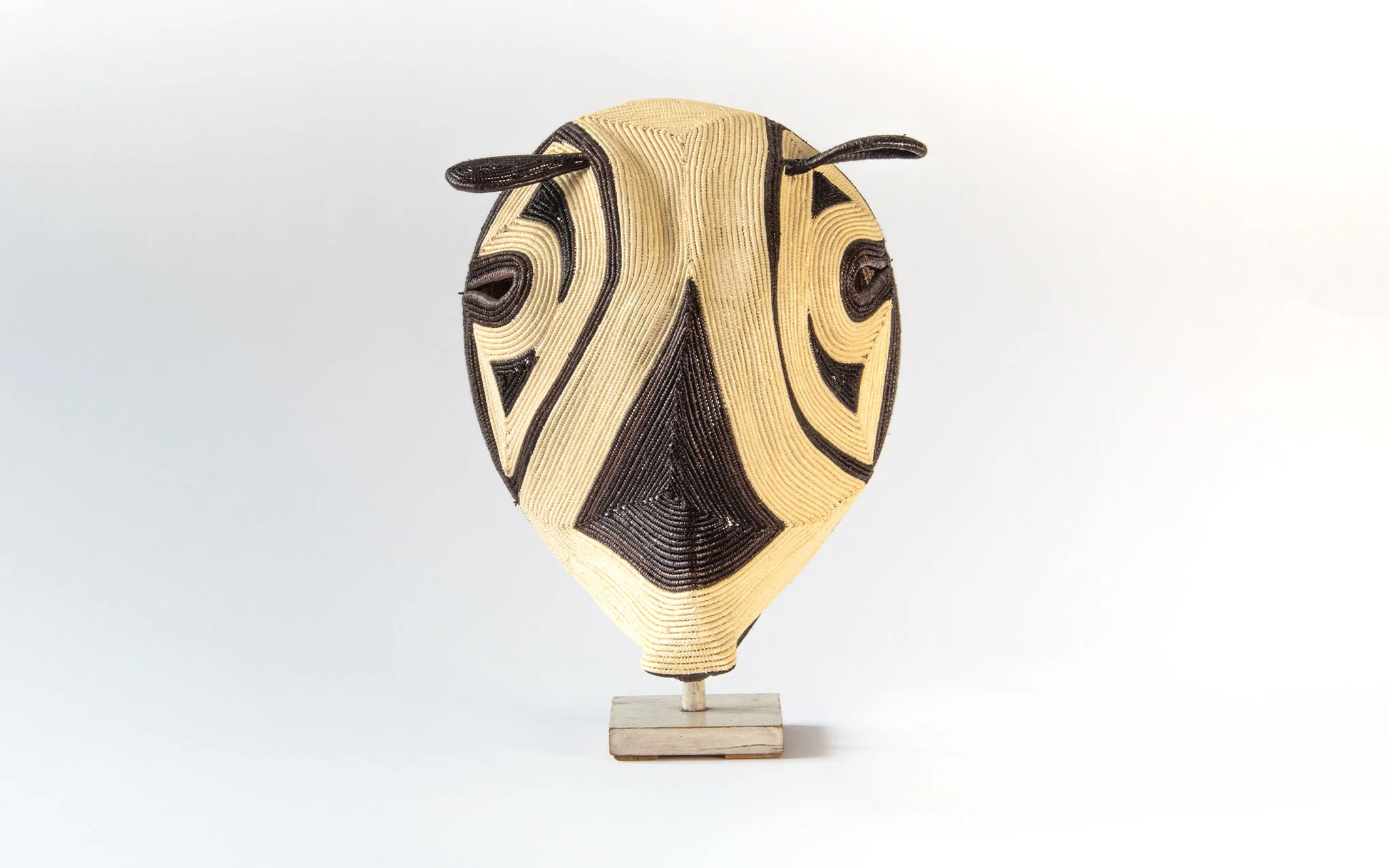 Panamanian ceremonial animal mask - Image 4