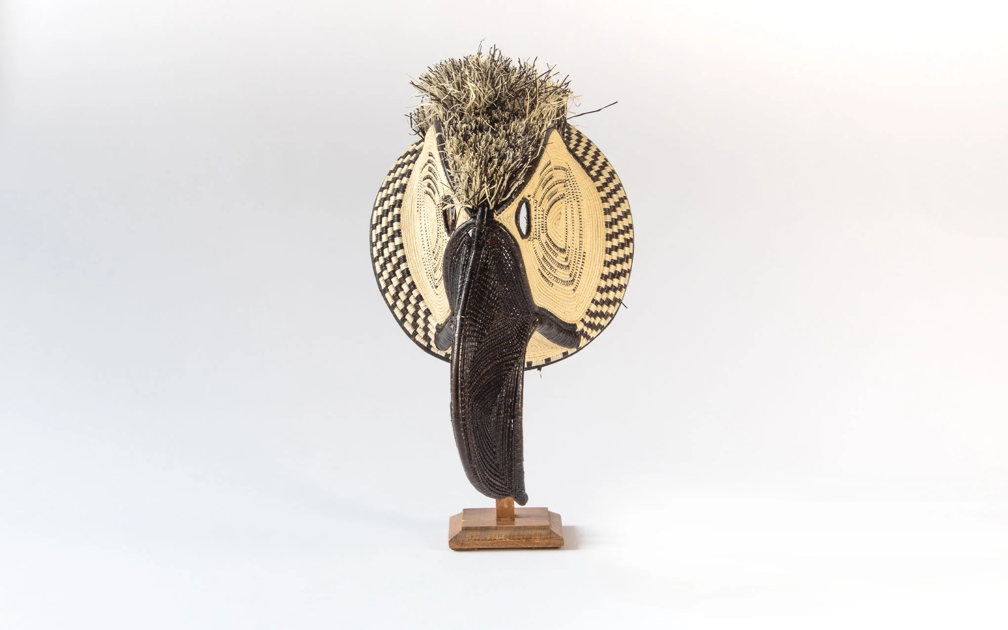 Panamanian ceremonial bird mask - Image 4
