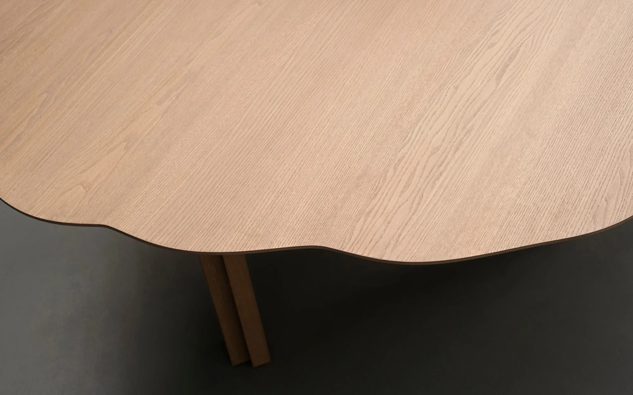 Parker dining table - Image 5