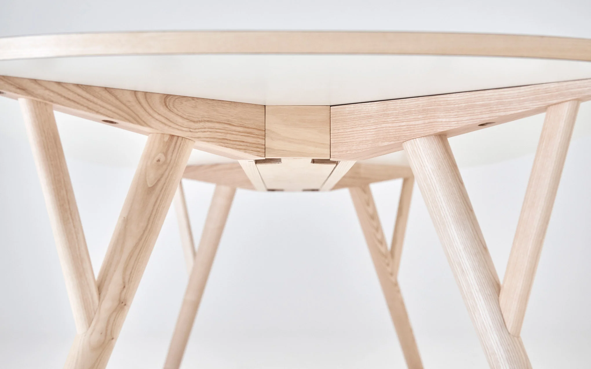 Peggy Elliptical table - Image 3