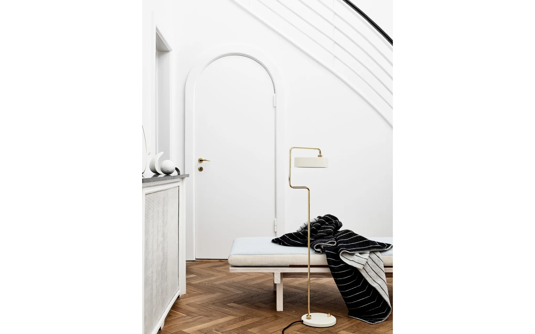 Petite Machine floor light - Image 5