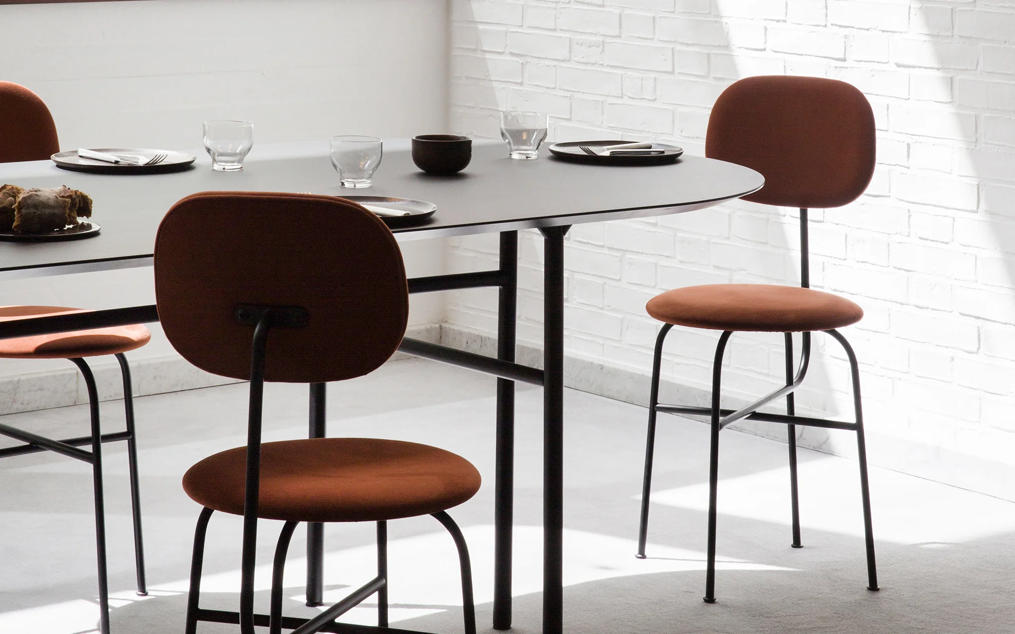 Snaregade dining table - oval - Image 4