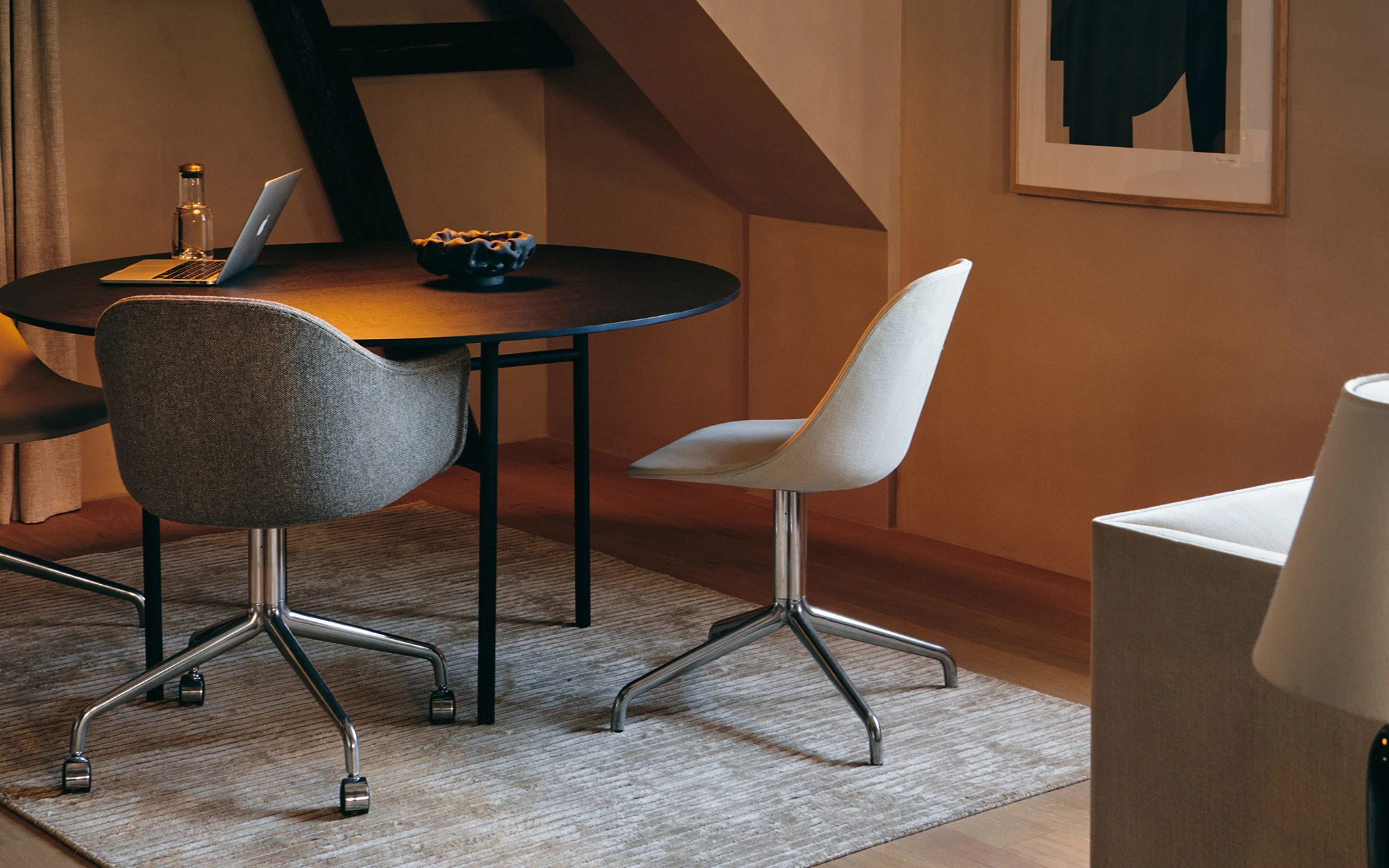Snaregade dining table - round - Image 7