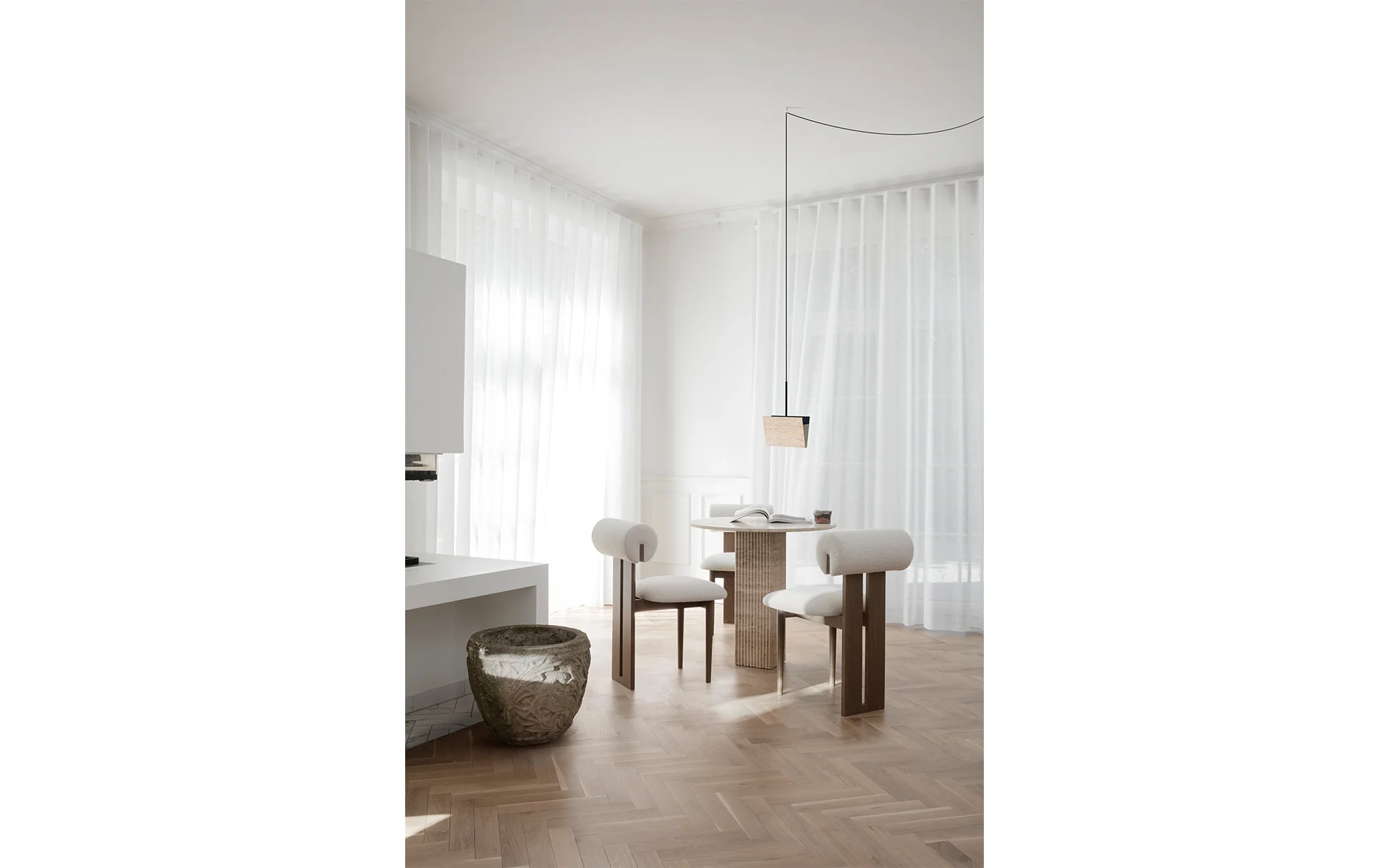 Soho dining table - Image 8