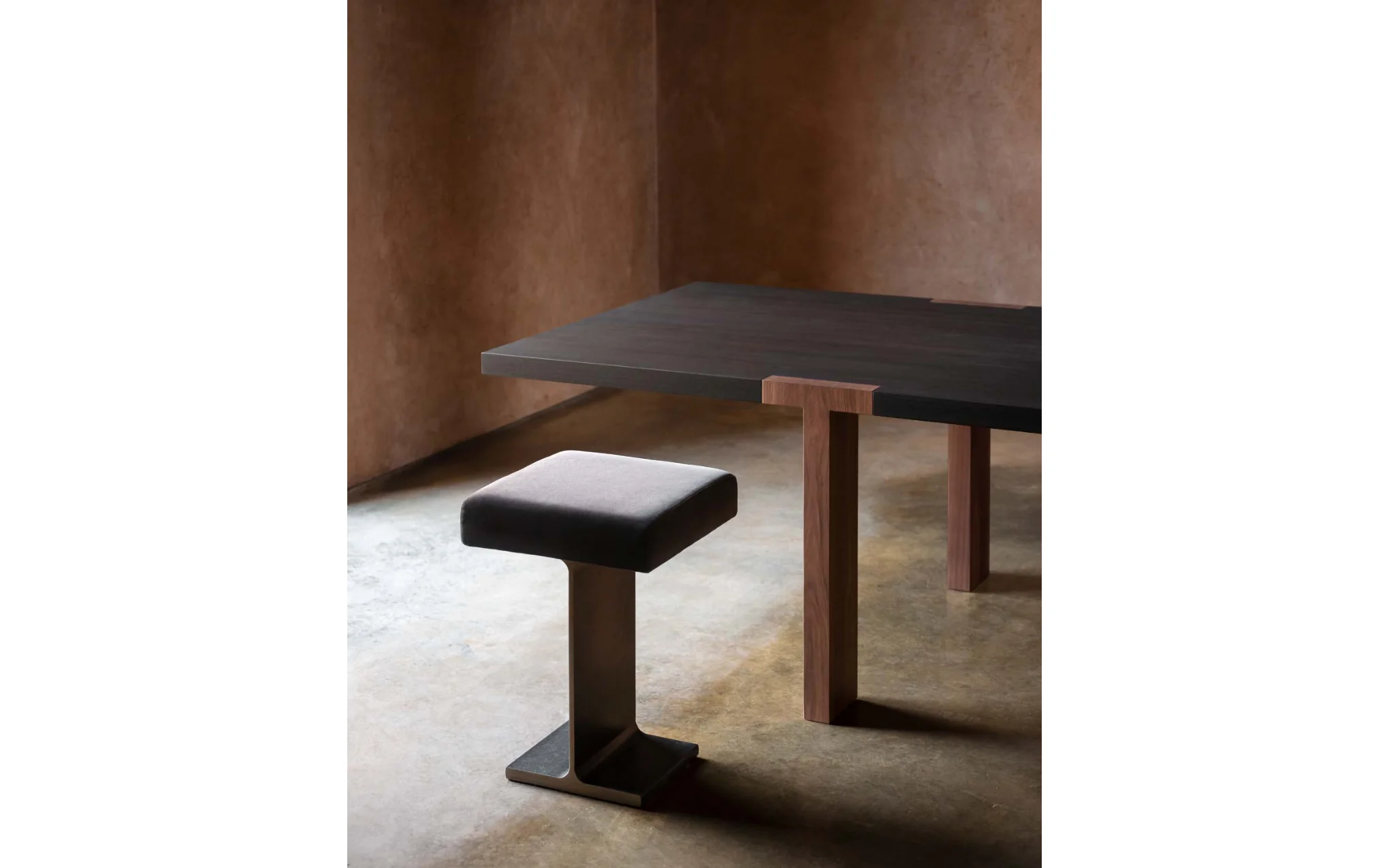 T dining table - Image 15