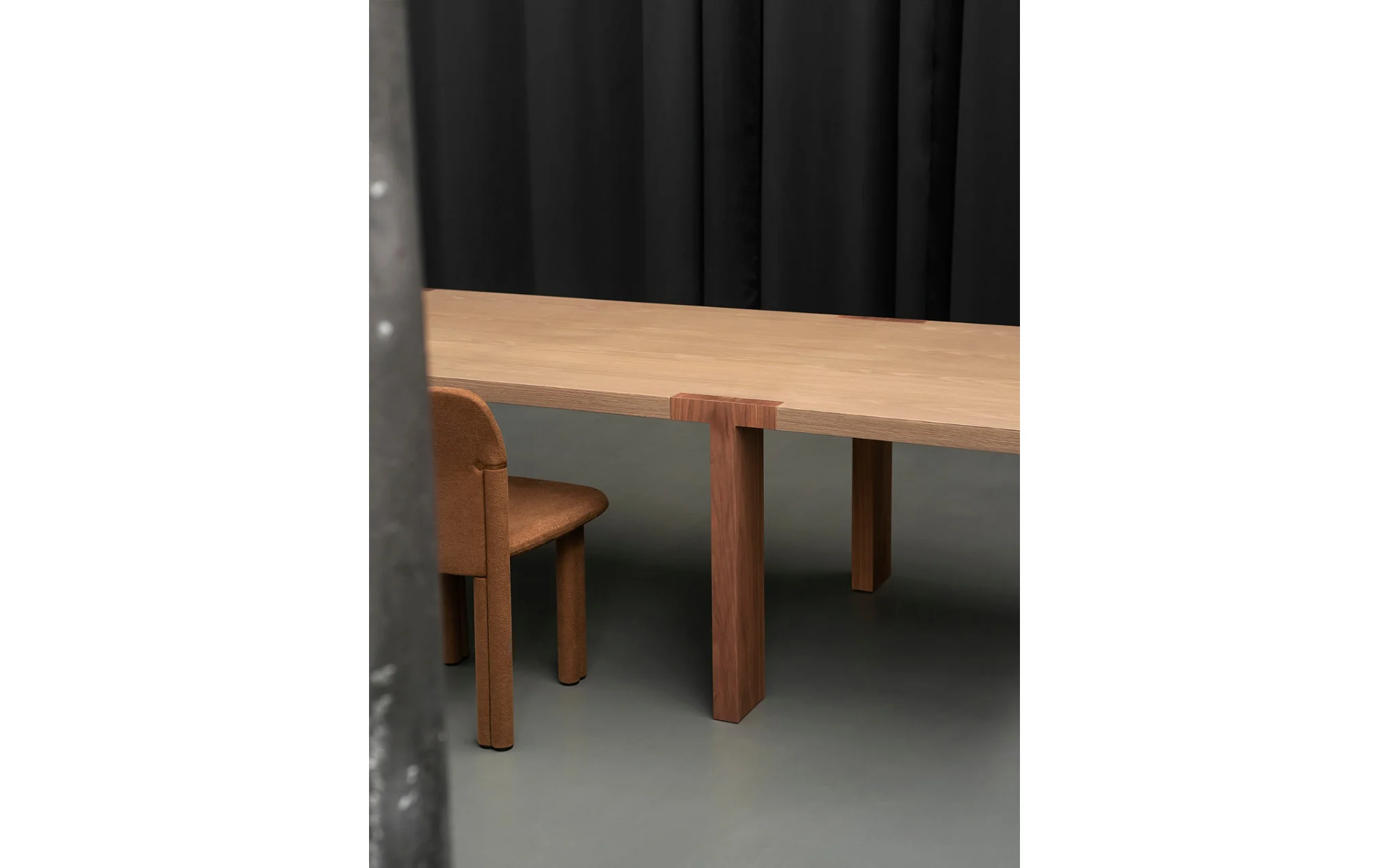 T dining table - Image 3